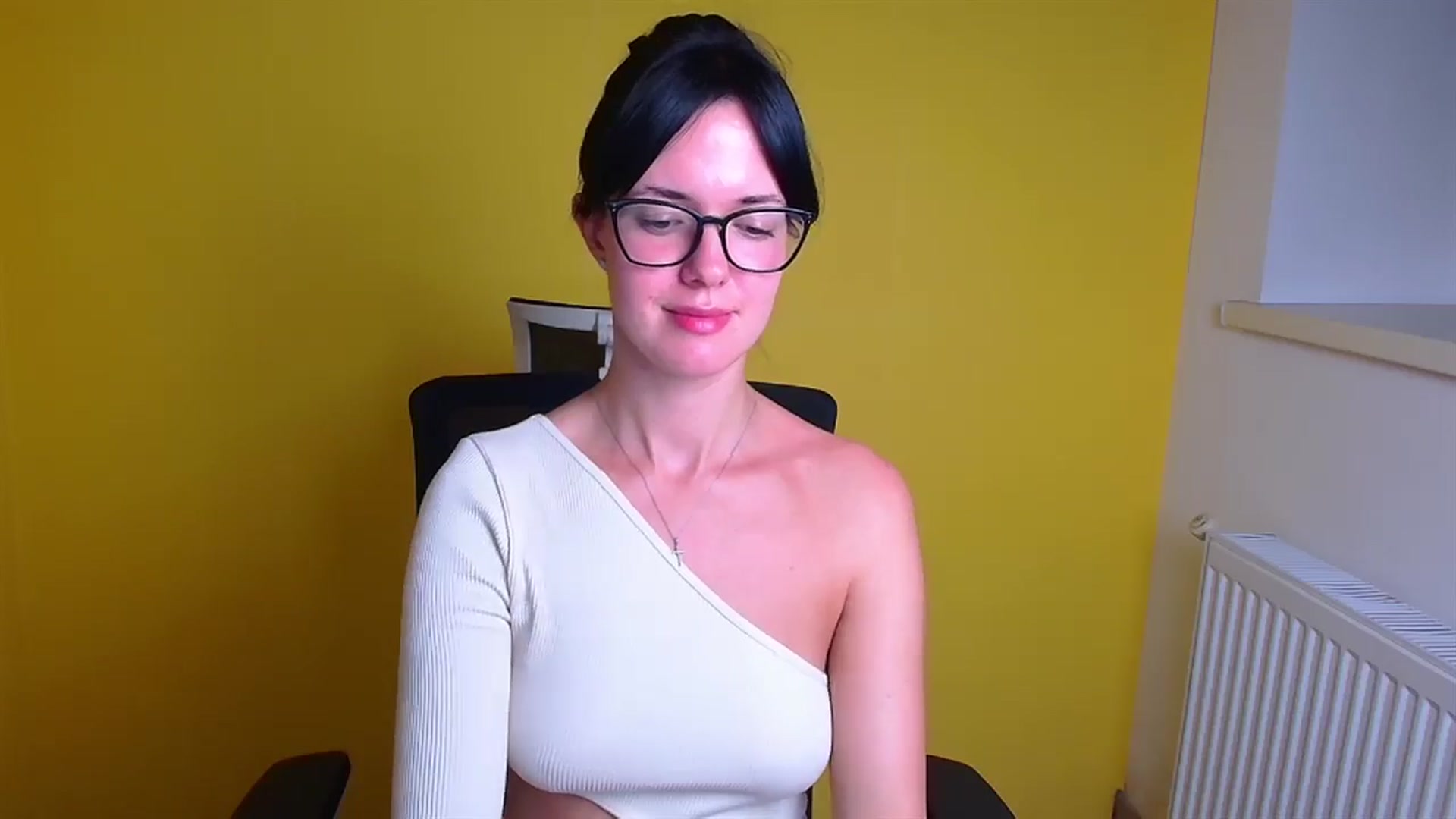 Gallery image thumbnail from Black_Red's myfreecams stream on, 09/23/2024, 18:50 image 18 of 20