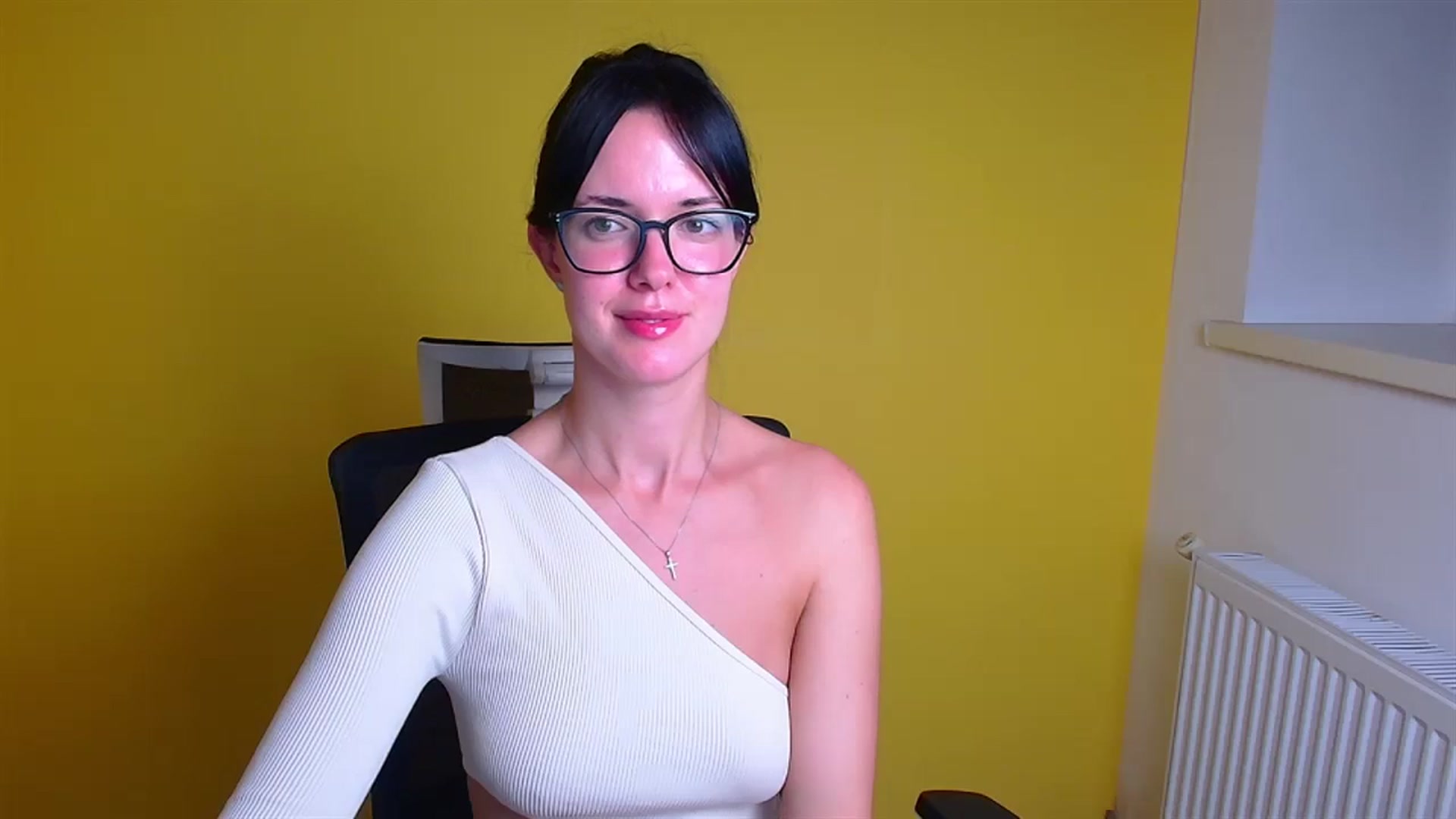 Gallery image thumbnail from Black_Red's myfreecams stream on, 09/23/2024, 19:18 image 19 of 20