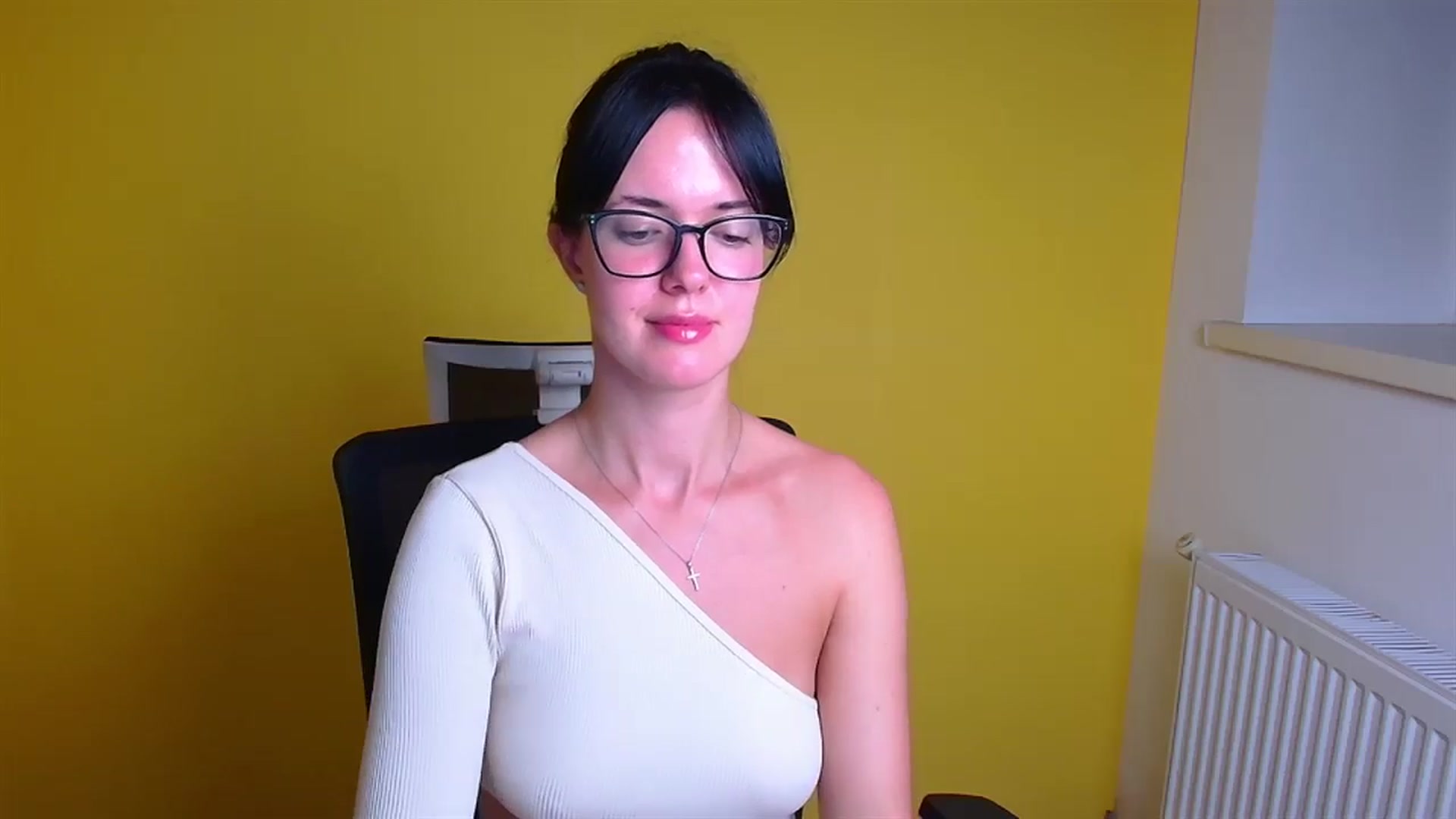 Gallery image thumbnail from Black_Red's myfreecams stream on, 09/23/2024, 19:18 image 16 of 20