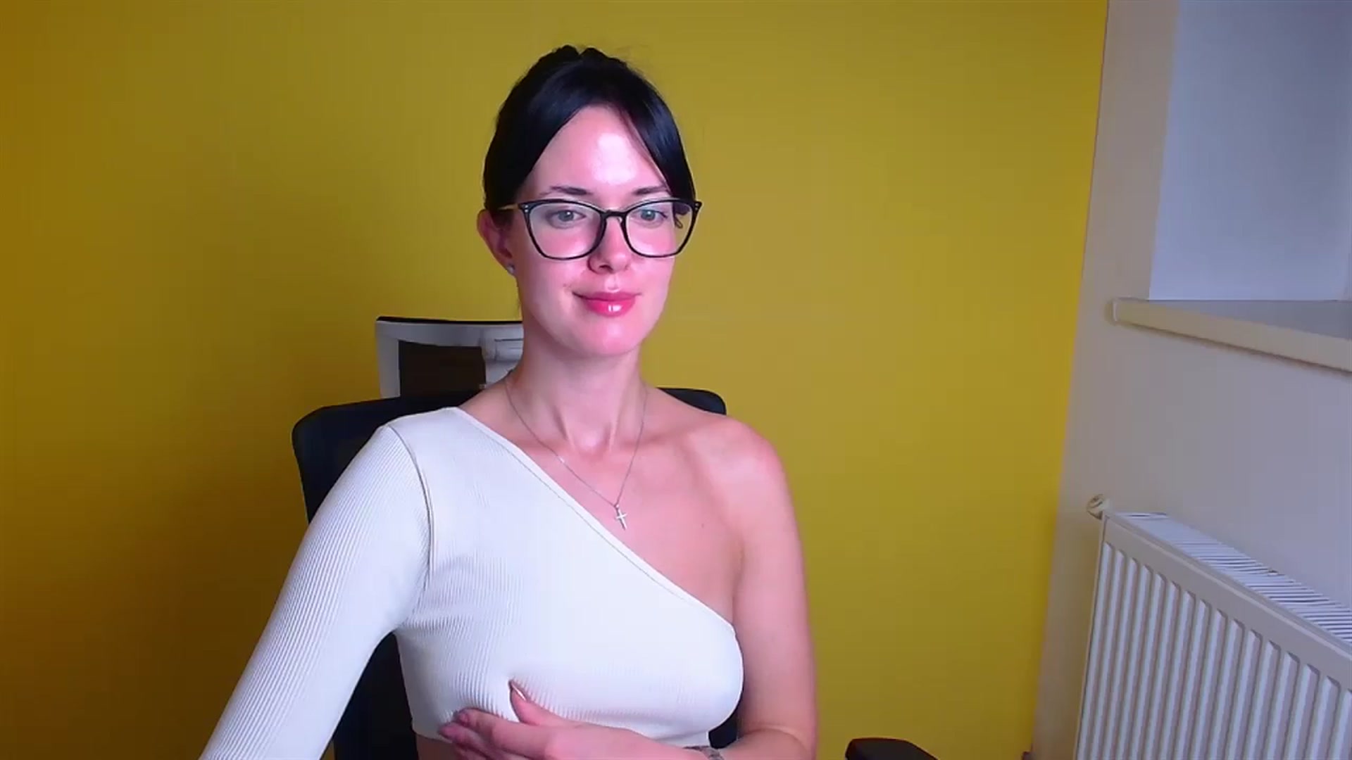Gallery image thumbnail from Black_Red's myfreecams stream on, 09/23/2024, 19:18 image 9 of 20
