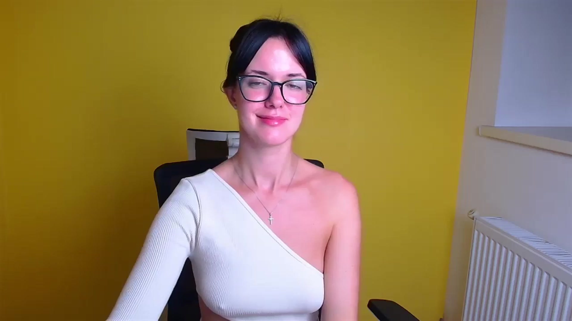 Gallery image thumbnail from Black_Red's myfreecams stream on, 09/23/2024, 19:42 image 11 of 20