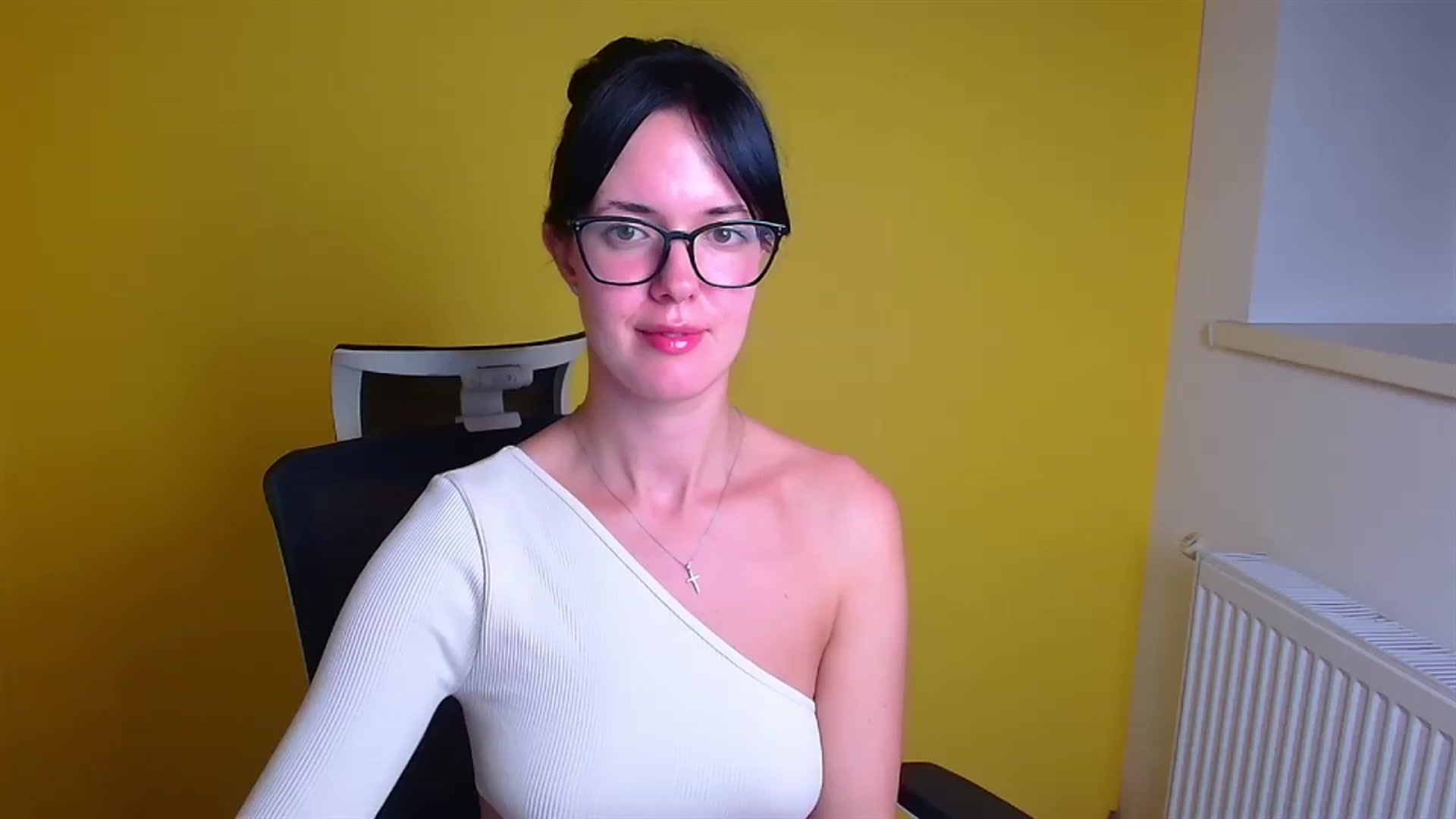 Gallery image thumbnail from Black_Red's myfreecams stream on, 09/23/2024, 19:42 image 1 of 20