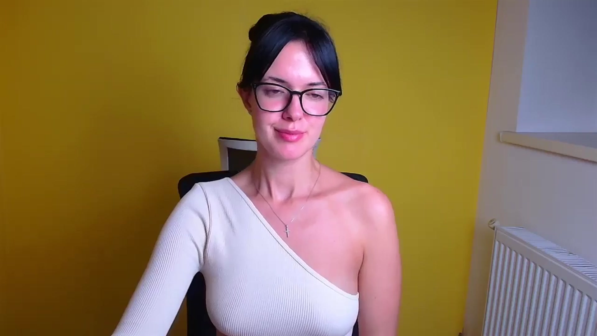 Gallery image thumbnail from Black_Red's myfreecams stream on, 09/23/2024, 19:42 image 8 of 20