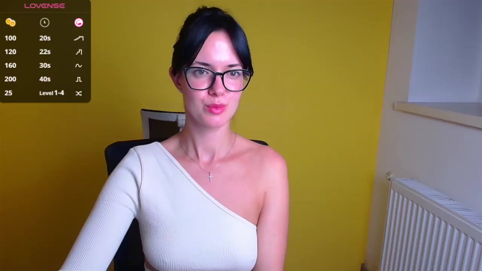 Gallery image thumbnail from Black_Red's myfreecams stream on, 09/23/2024, 21:34 image 17 of 20