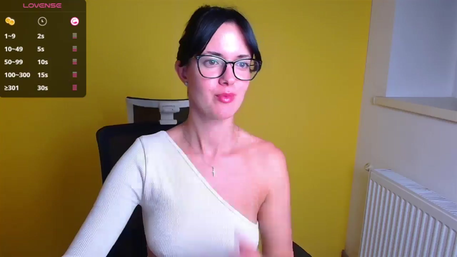Gallery image thumbnail from Black_Red's myfreecams stream on, 09/23/2024, 21:34 image 4 of 20