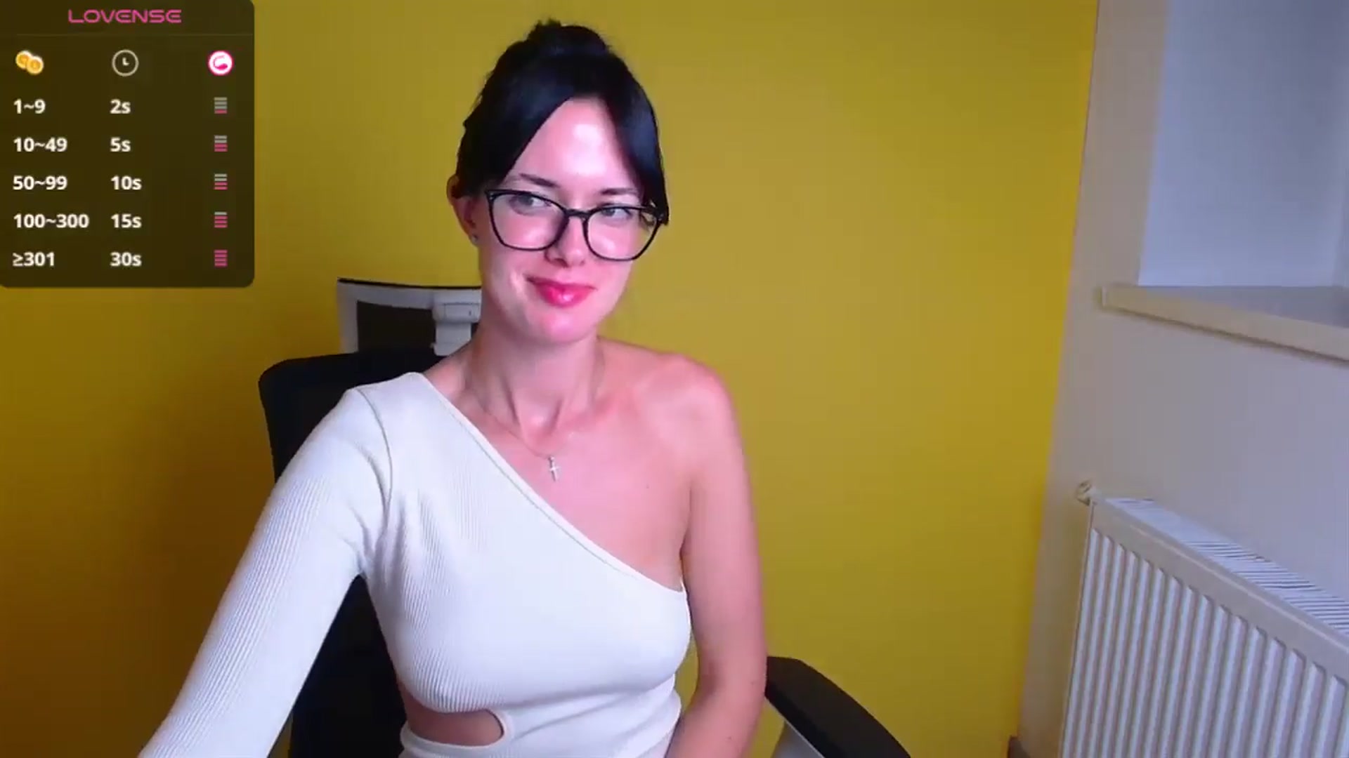 Gallery image thumbnail from Black_Red's myfreecams stream on, 09/23/2024, 21:34 image 3 of 20