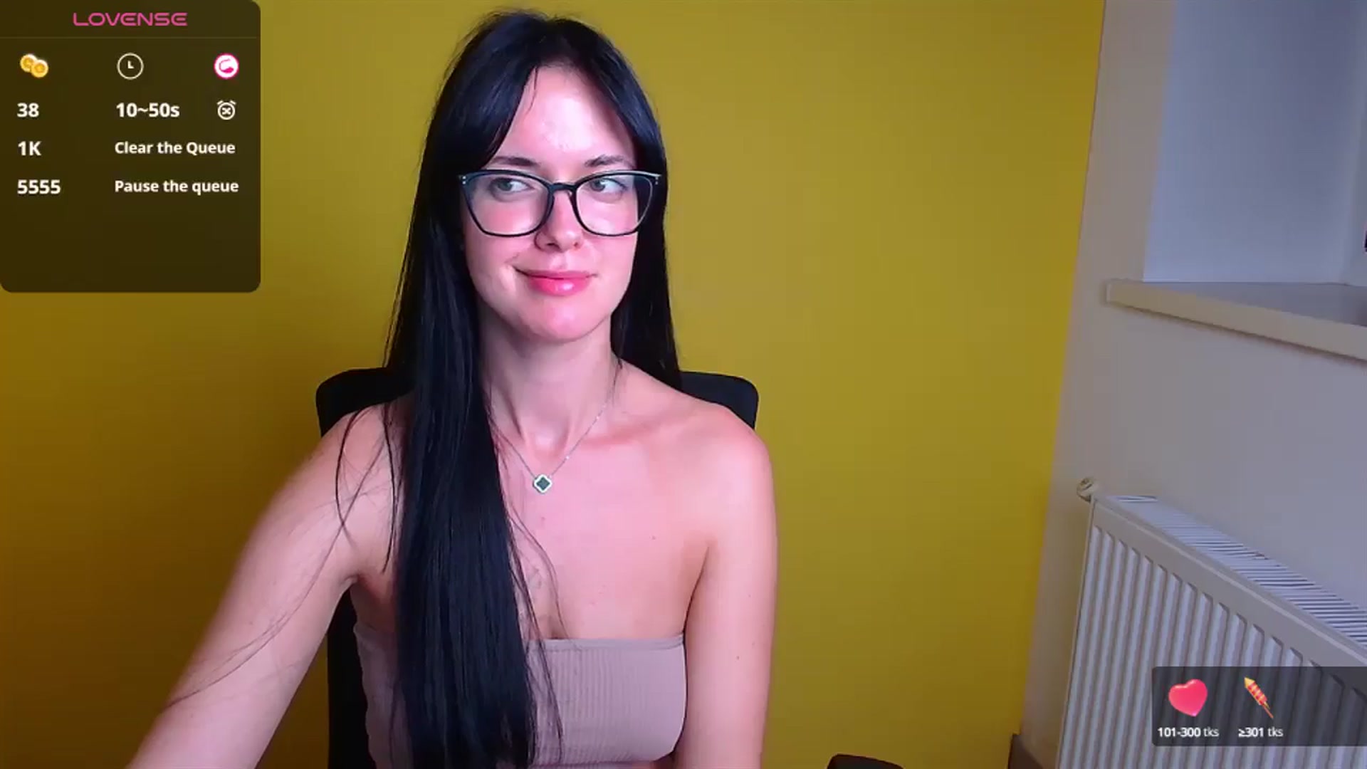 Gallery image thumbnail from Black_Red's myfreecams stream on, 10/06/2024, 15:43 image 18 of 20
