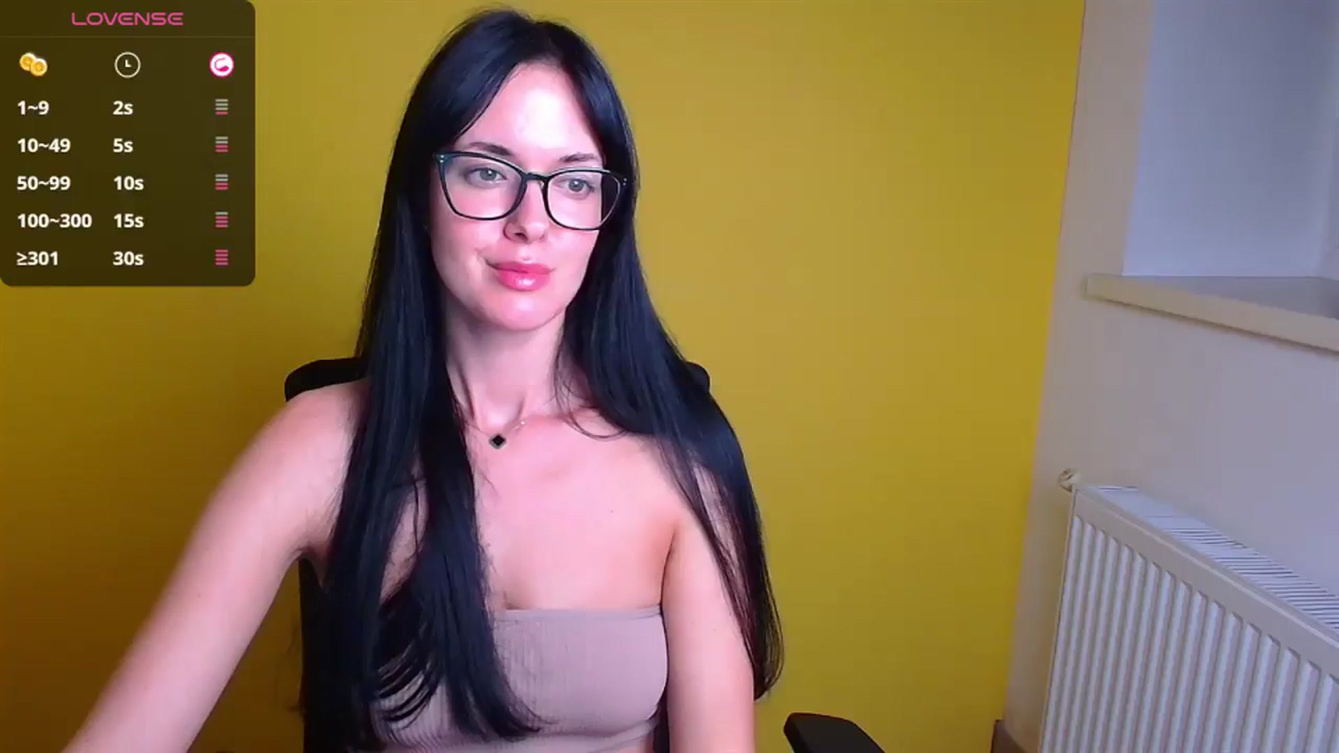 Gallery image thumbnail from Black_Red's myfreecams stream on, 10/06/2024, 15:43 image 8 of 20