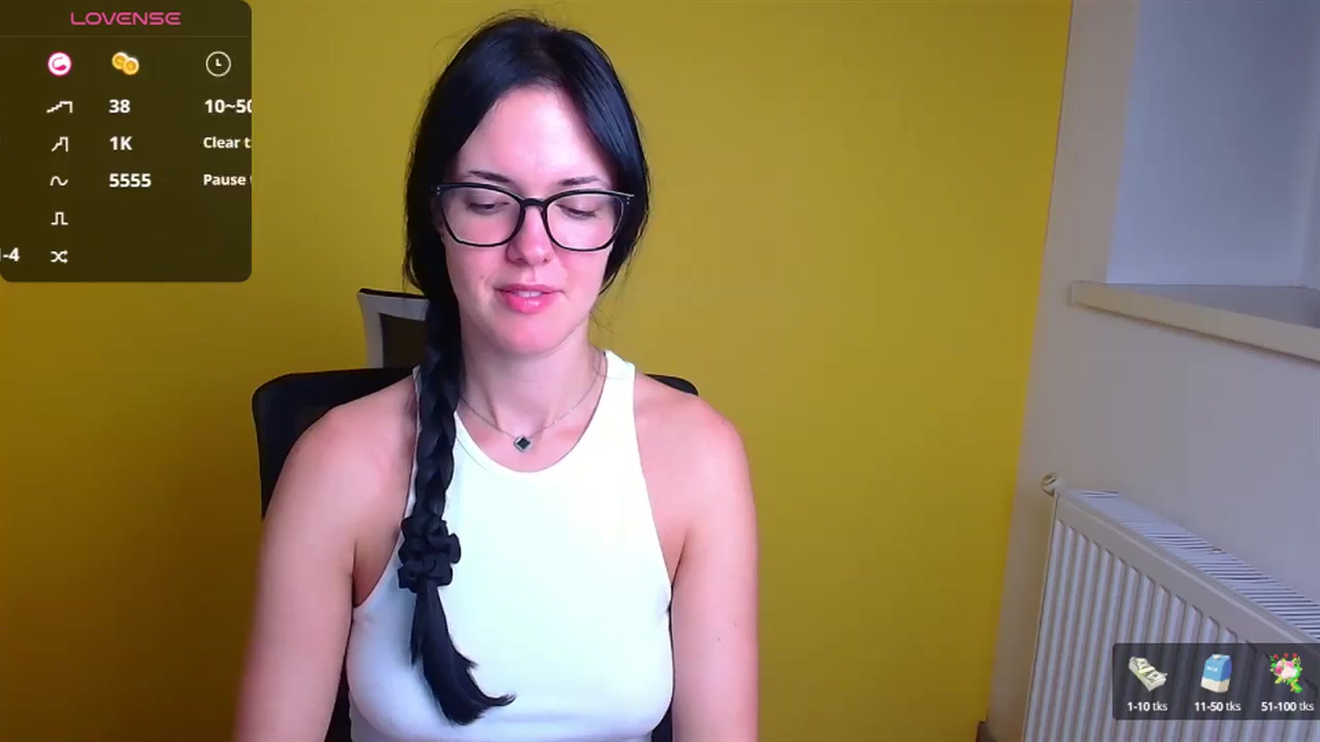 Gallery image thumbnail from Black_Red's myfreecams stream on, 10/08/2024, 01:16 image 3 of 20