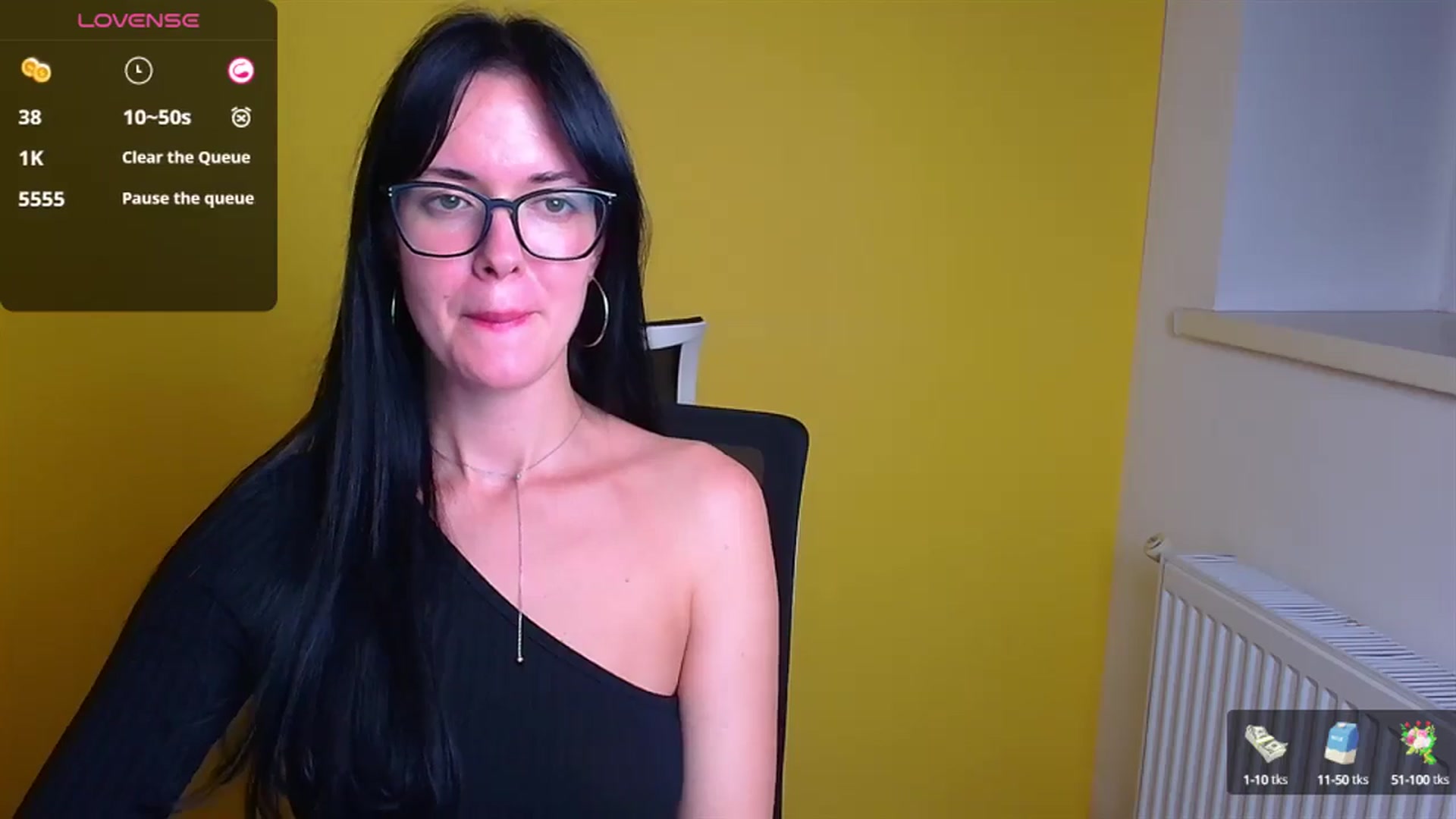 Gallery image thumbnail from Black_Red's myfreecams stream on, 10/11/2024, 13:52 image 12 of 20