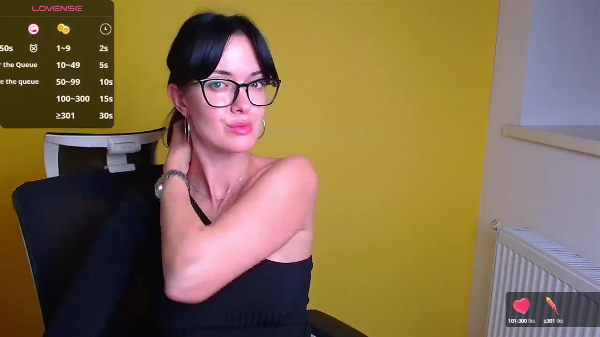 Gallery image thumbnail from Black_Red's myfreecams stream on, 10/11/2024, 16:28 image 17 of 20