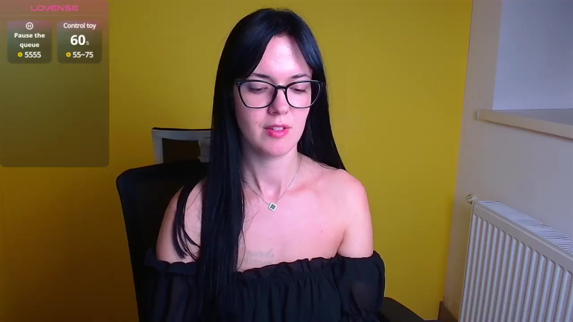 Gallery image thumbnail from Black_Red's myfreecams stream on, 11/08/2024, 17:20 image 6 of 20