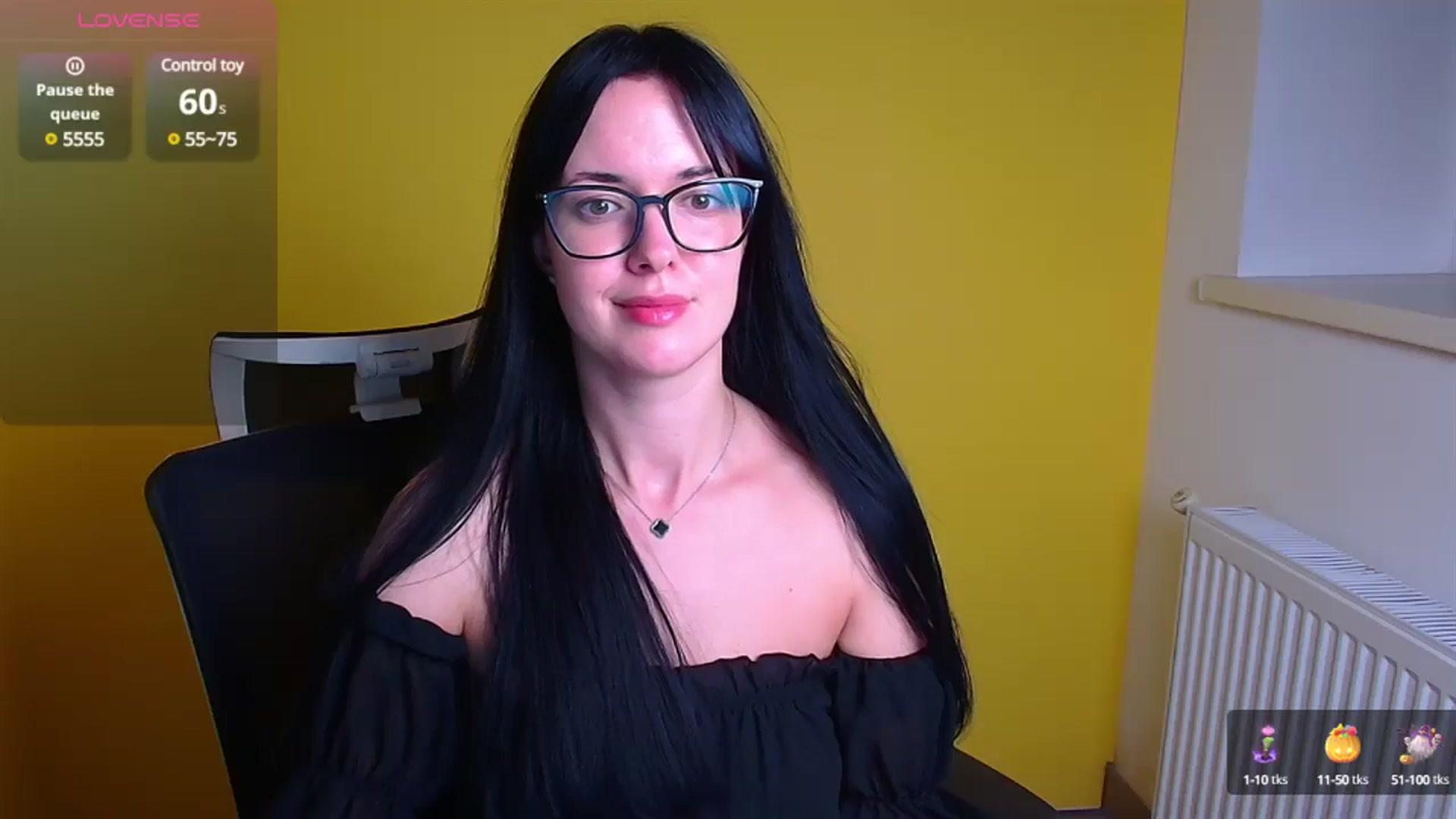 Gallery image thumbnail from Black_Red's myfreecams stream on, 11/08/2024, 17:20 image 3 of 20