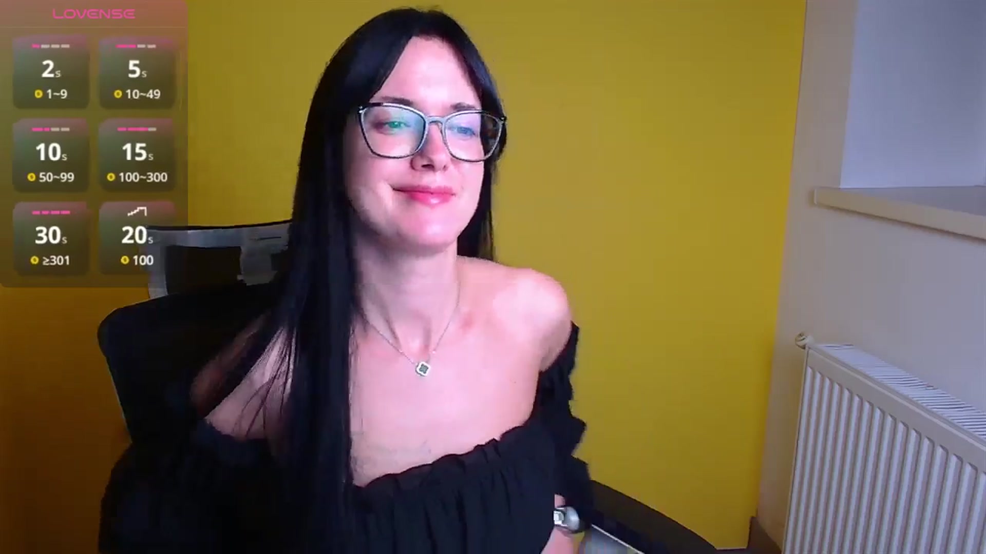 Gallery image thumbnail from Black_Red's myfreecams stream on, 11/08/2024, 17:20 image 4 of 20