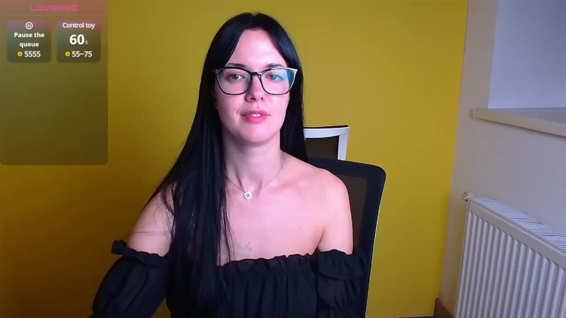 Gallery image thumbnail from Black_Red's myfreecams stream on, 11/08/2024, 17:20 image 16 of 20