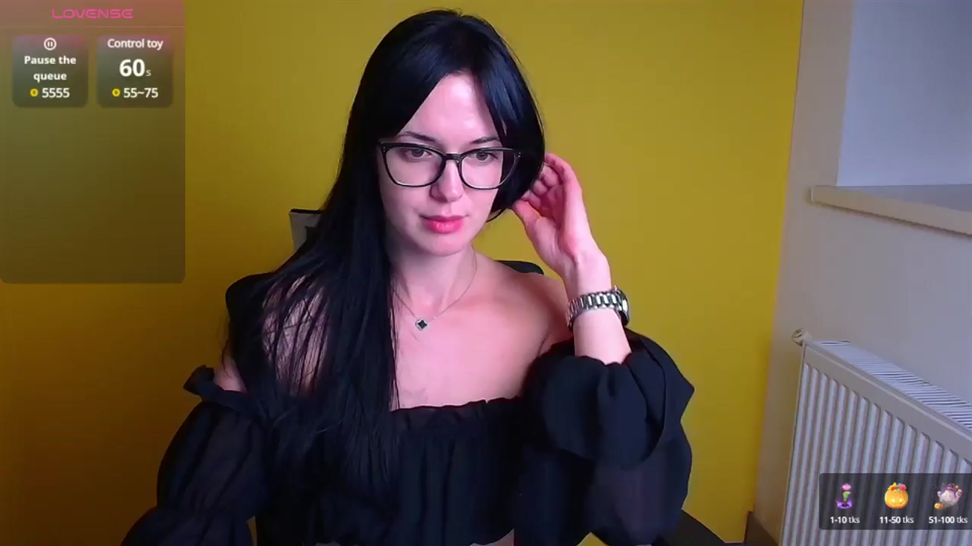 Gallery image thumbnail from Black_Red's myfreecams stream on, 11/08/2024, 17:20 image 11 of 20