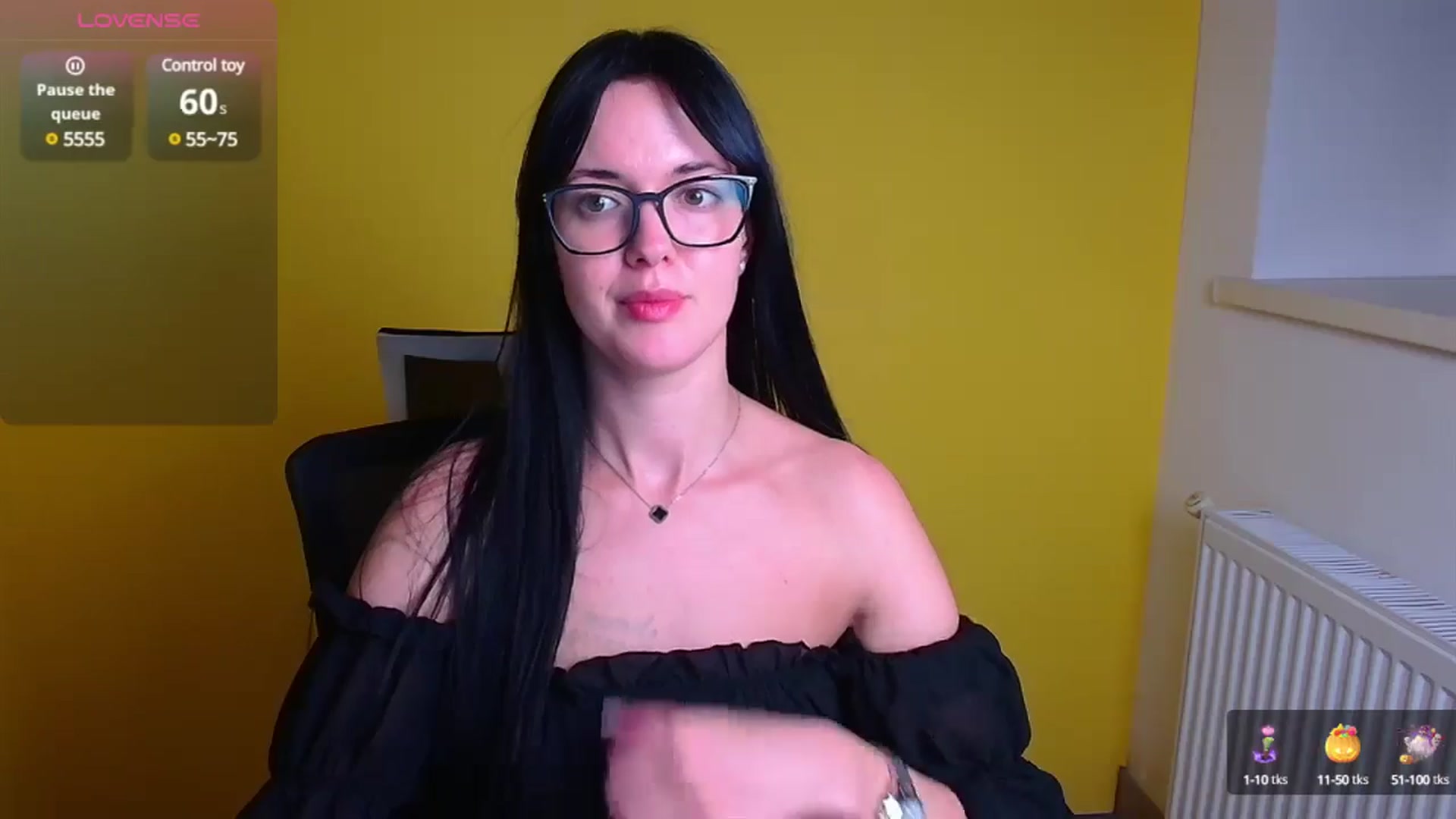 Gallery image thumbnail from Black_Red's myfreecams stream on, 11/08/2024, 17:20 image 7 of 20