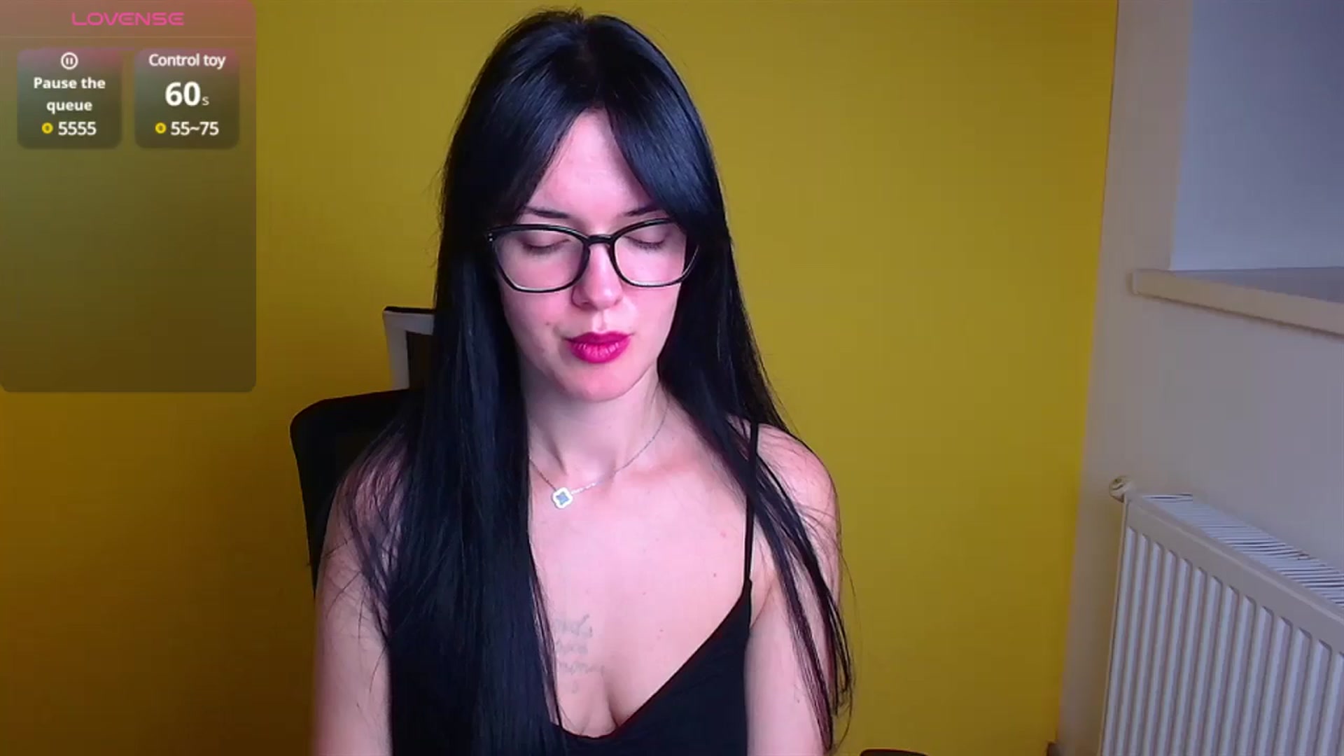 Gallery image thumbnail from Black_Red's myfreecams stream on, 11/15/2024, 16:01 image 6 of 20