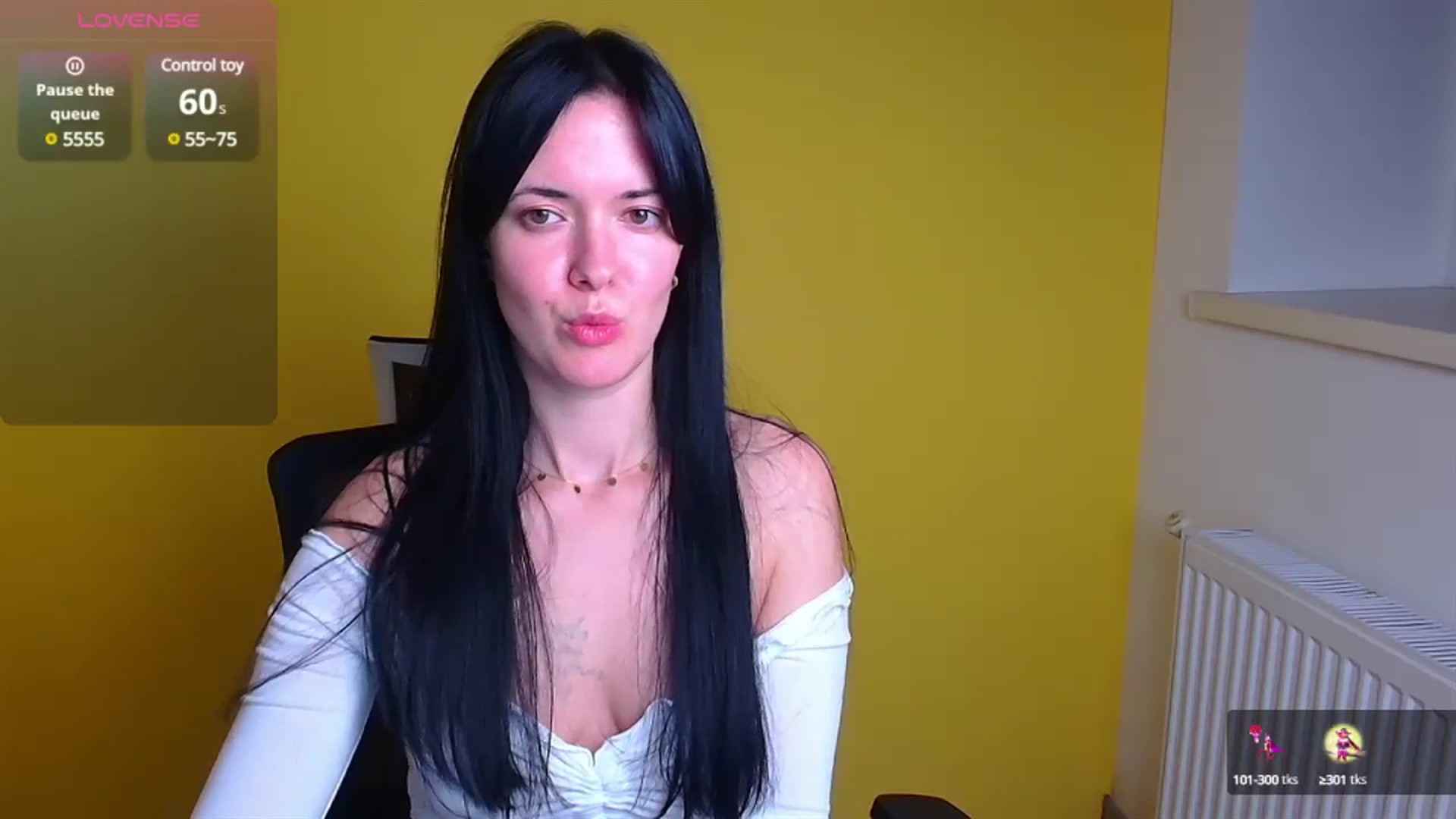 Gallery image thumbnail from Black_Red's myfreecams stream on, 11/16/2024, 11:58 image 18 of 20