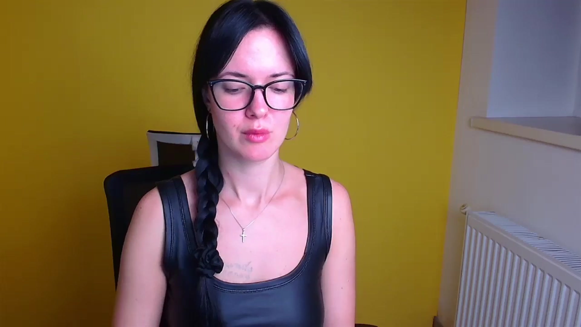 Gallery image thumbnail from Black_Red's myfreecams stream on, 11/17/2024, 07:32 image 3 of 20