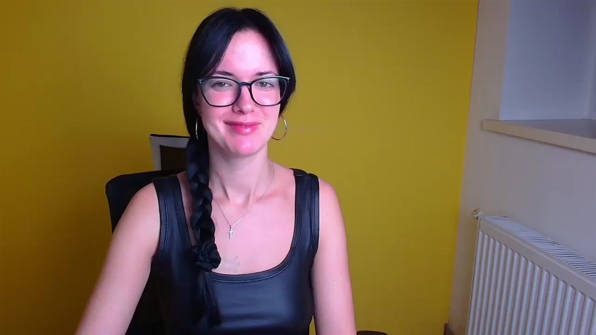 Gallery image thumbnail from Black_Red's myfreecams stream on, 11/17/2024, 07:32 image 2 of 20