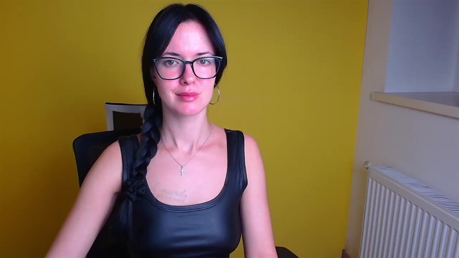 Gallery image thumbnail from Black_Red's myfreecams stream on, 11/17/2024, 07:32 image 5 of 20