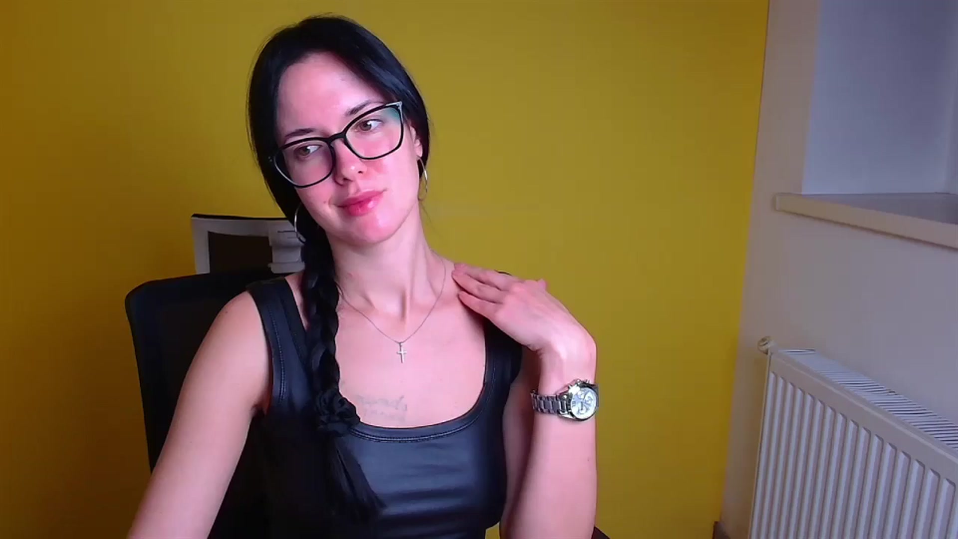 Gallery image thumbnail from Black_Red's myfreecams stream on, 11/17/2024, 07:32 image 7 of 20