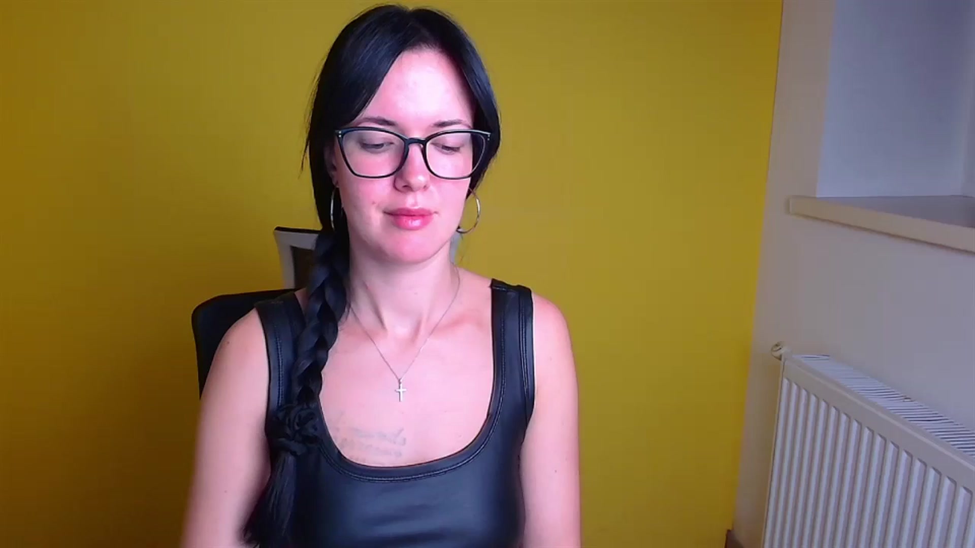 Gallery image thumbnail from Black_Red's myfreecams stream on, 11/17/2024, 07:32 image 19 of 20