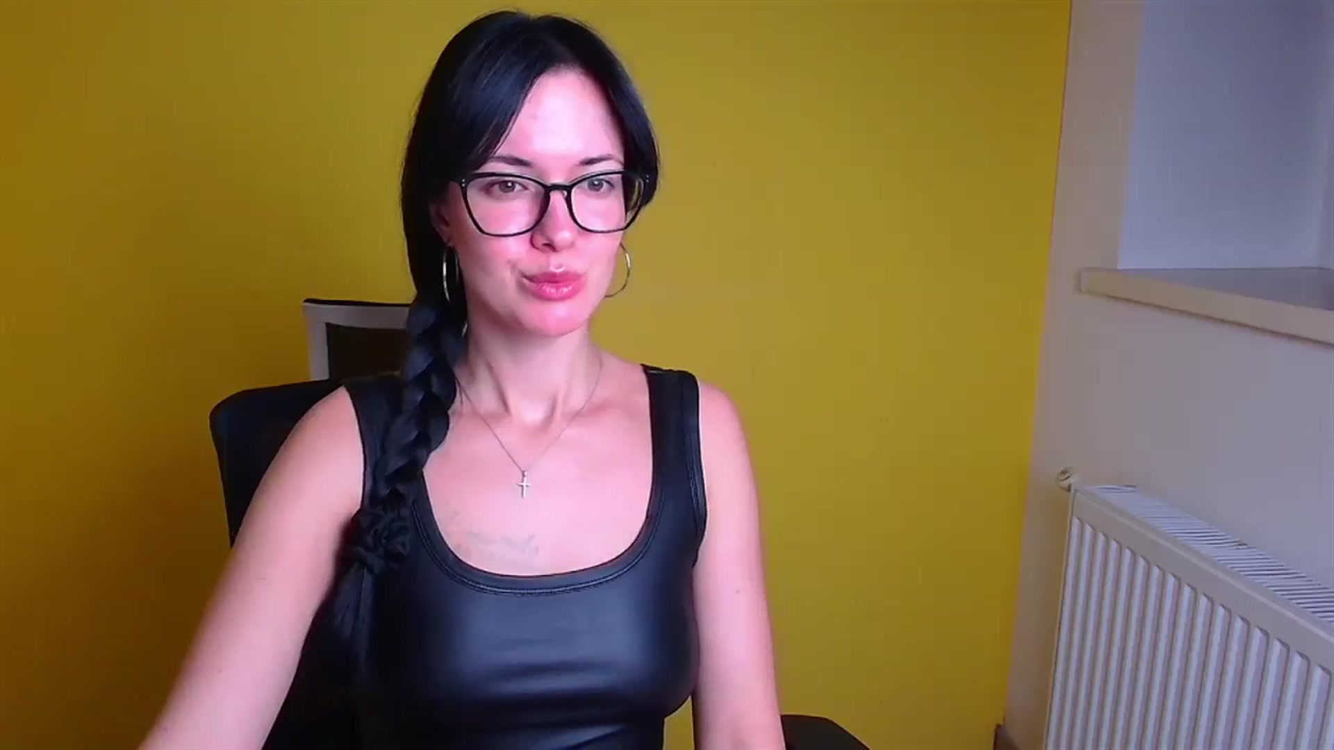 Gallery image thumbnail from Black_Red's myfreecams stream on, 11/17/2024, 07:32 image 4 of 20