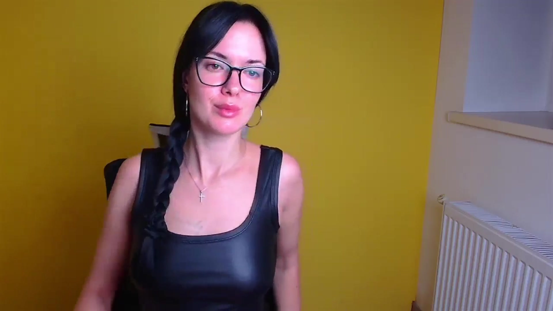 Gallery image thumbnail from Black_Red's myfreecams stream on, 11/17/2024, 07:32 image 14 of 20