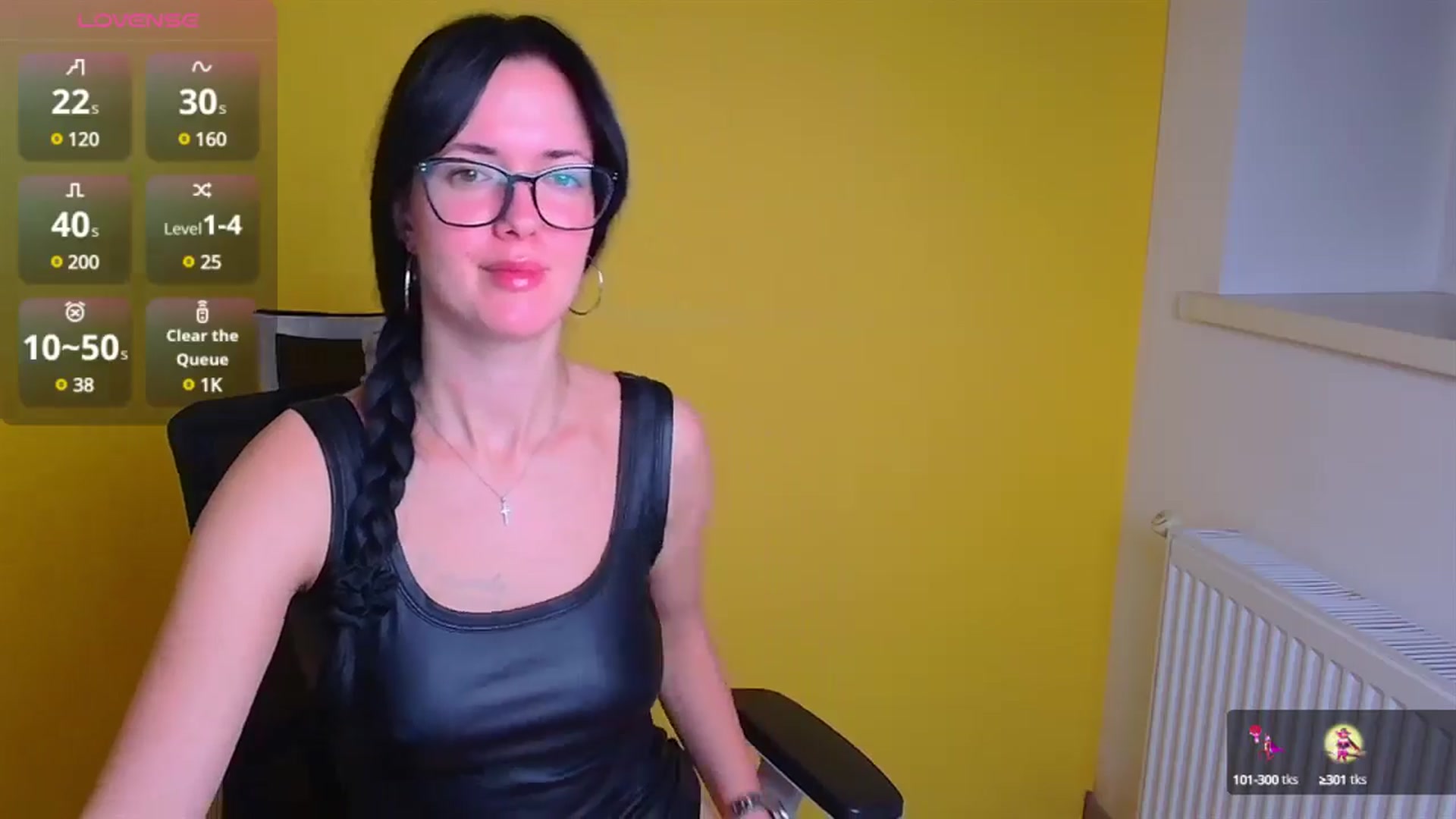 Gallery image thumbnail from Black_Red's myfreecams stream on, 11/17/2024, 08:17 image 12 of 20