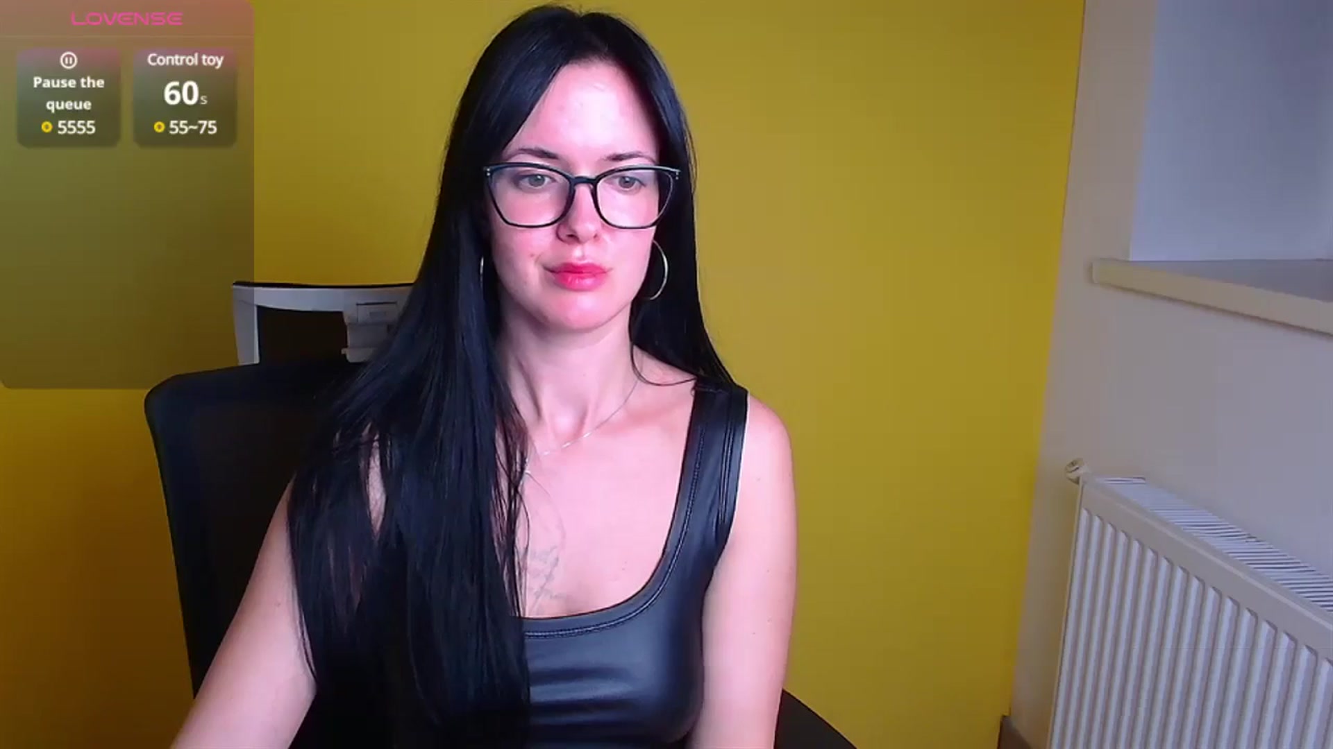 Gallery image thumbnail from Black_Red's myfreecams stream on, 11/17/2024, 11:52 image 13 of 20