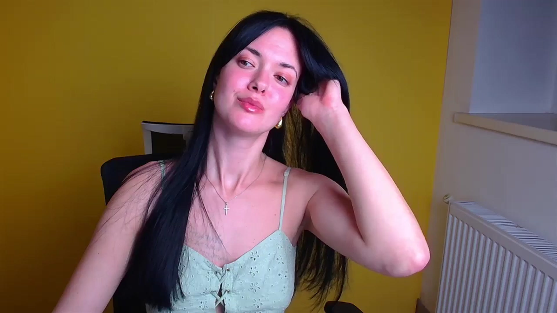 Gallery image thumbnail from Black_Red's myfreecams stream on, 11/18/2024, 19:39 image 11 of 20