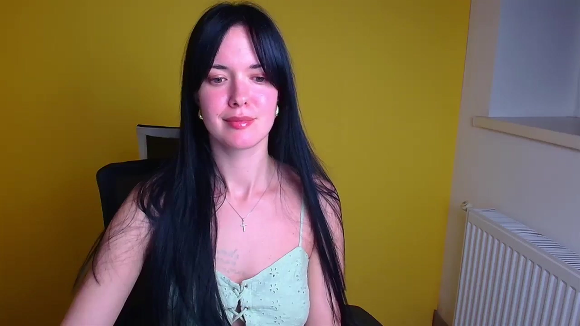 Gallery image thumbnail from Black_Red's myfreecams stream on, 11/18/2024, 19:39 image 3 of 20