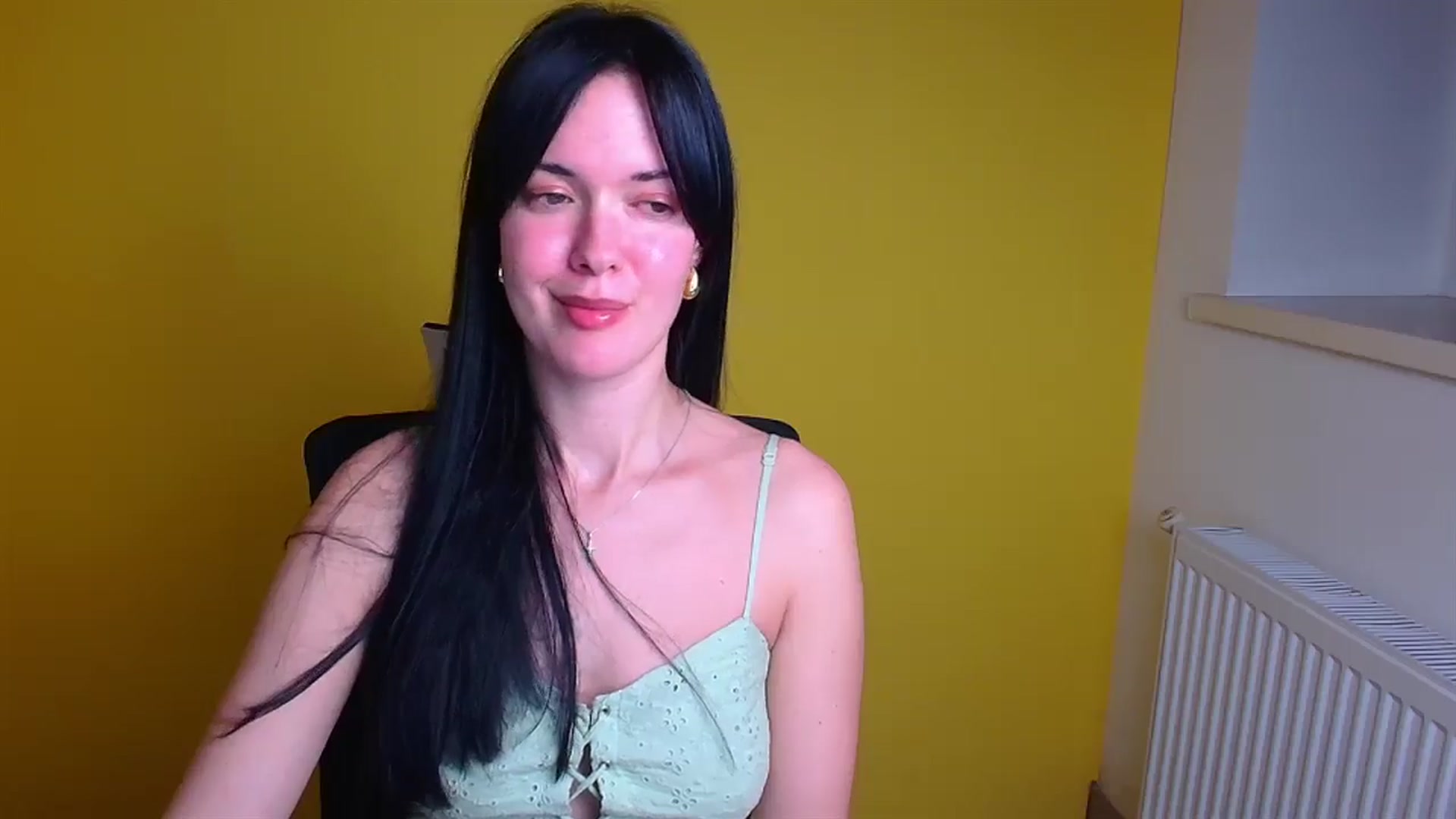 Gallery image thumbnail from Black_Red's myfreecams stream on, 11/18/2024, 19:39 image 12 of 20