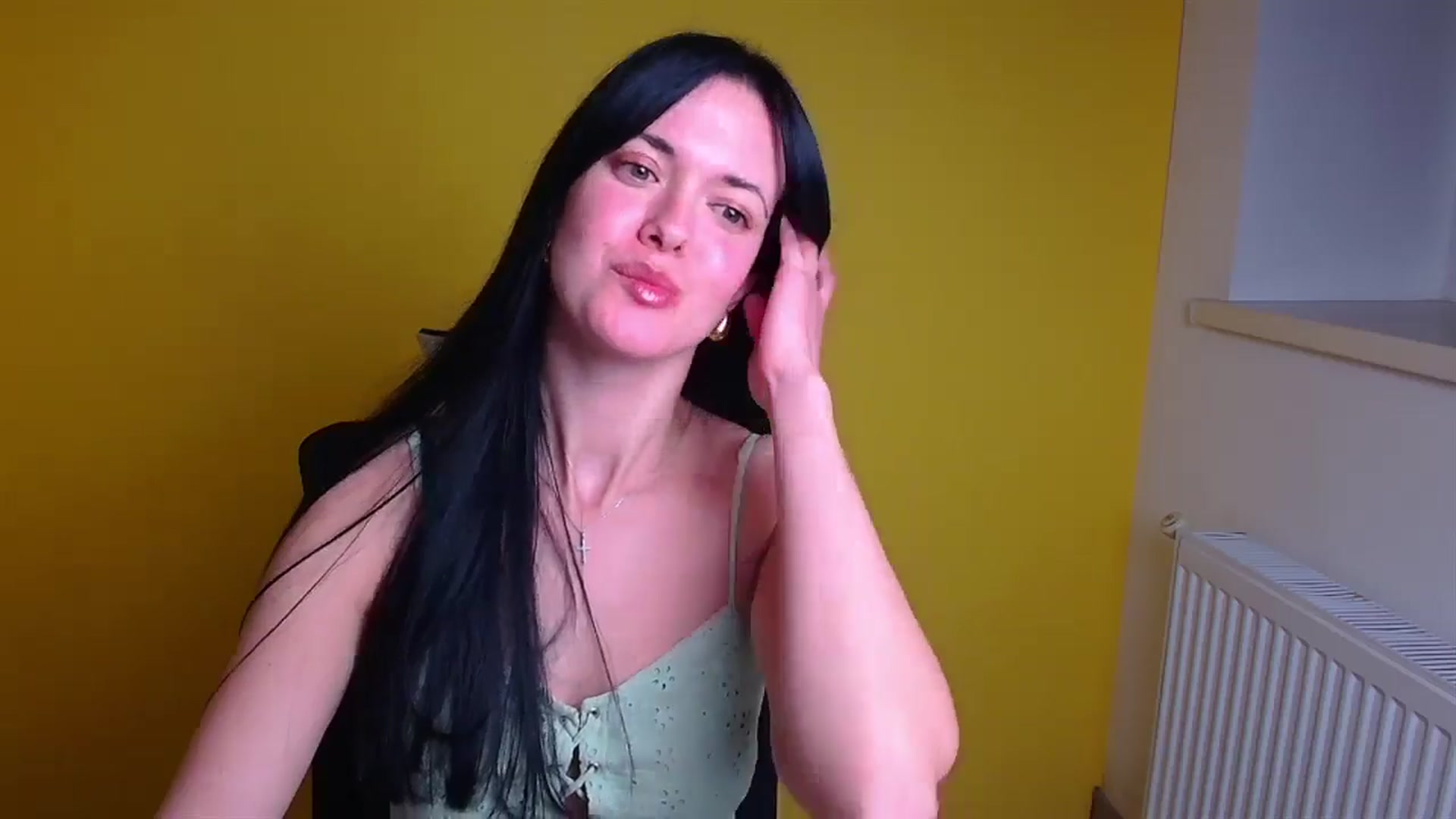 Gallery image thumbnail from Black_Red's myfreecams stream on, 11/18/2024, 19:39 image 18 of 20
