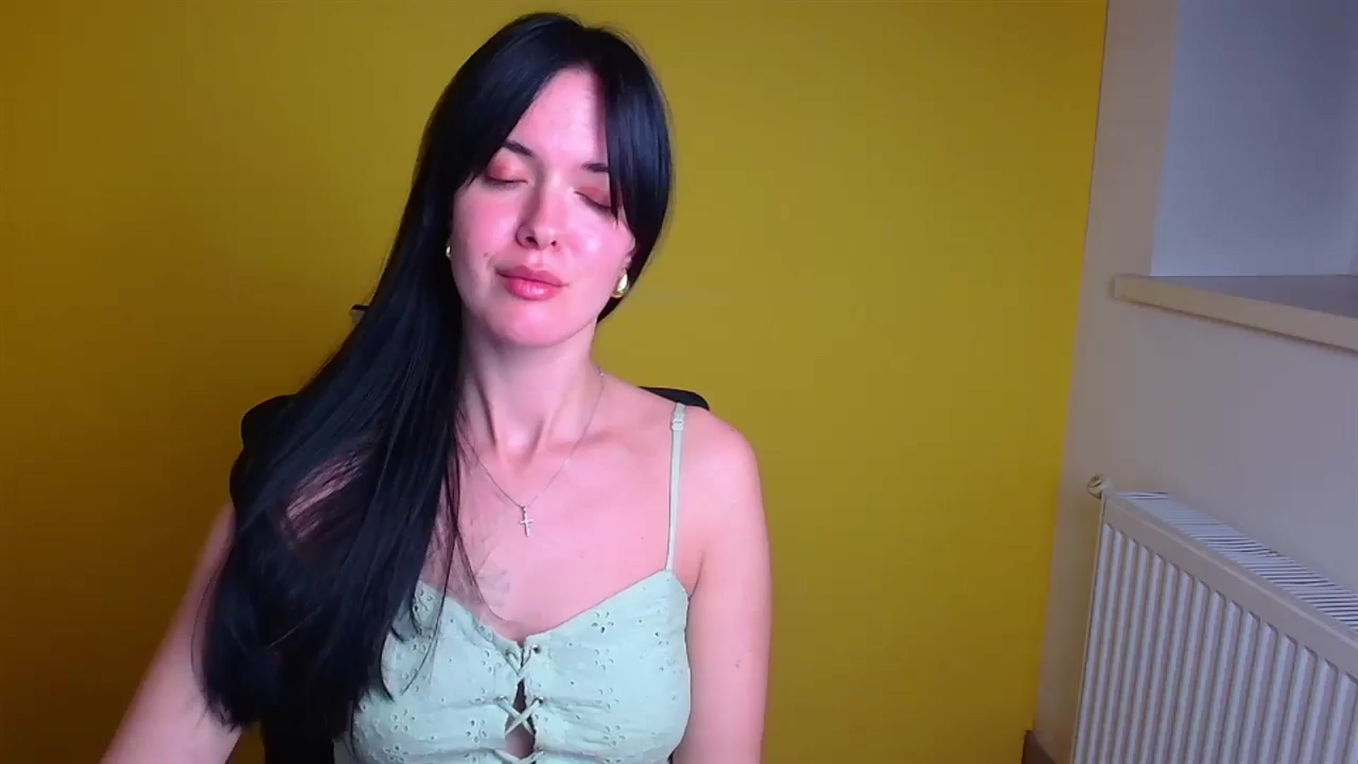 Gallery image thumbnail from Black_Red's myfreecams stream on, 11/18/2024, 20:42 image 1 of 20
