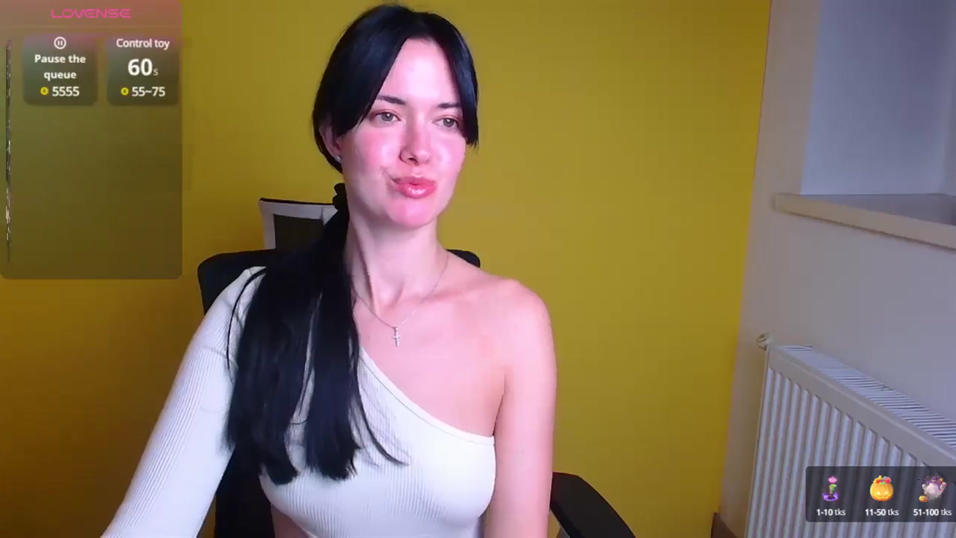 Gallery image thumbnail from Black_Red's myfreecams stream on, 11/20/2024, 14:40 image 4 of 20