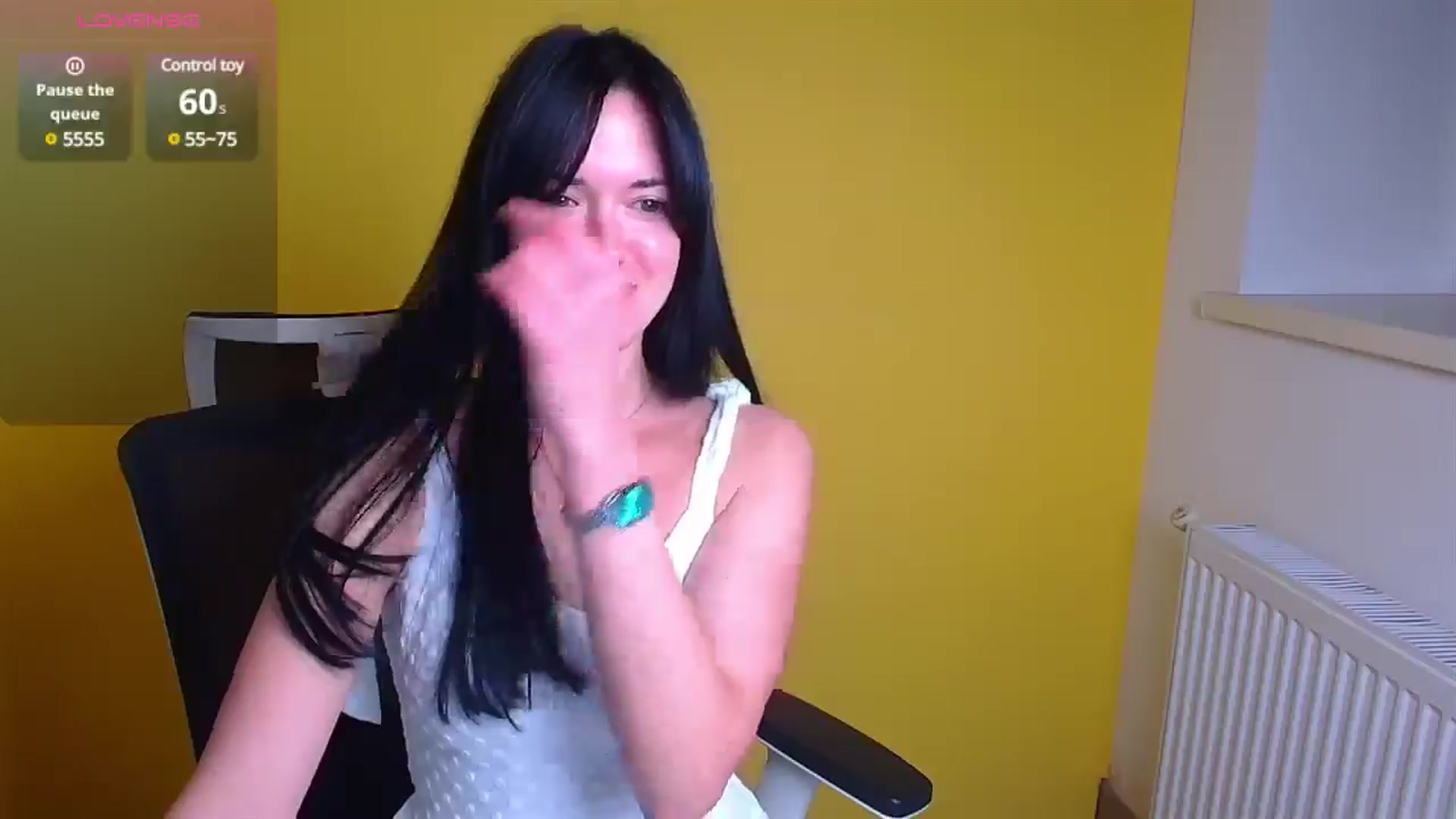 Gallery image thumbnail from Black_Red's myfreecams stream on, 11/25/2024, 19:54 image 6 of 20