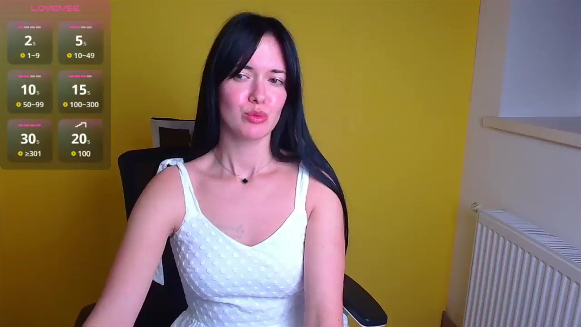 Gallery image thumbnail from Black_Red's myfreecams stream on, 11/25/2024, 19:54 image 15 of 20