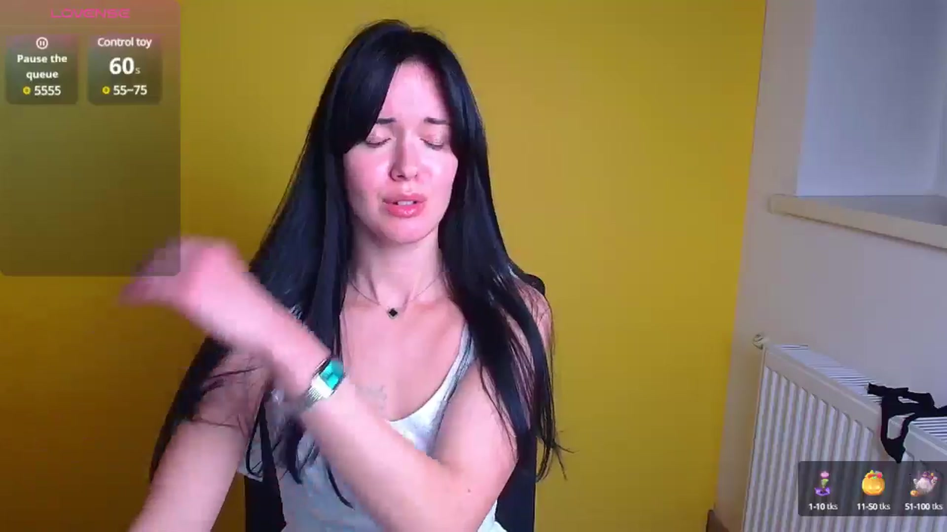 Gallery image thumbnail from Black_Red's myfreecams stream on, 11/25/2024, 22:13 image 16 of 20