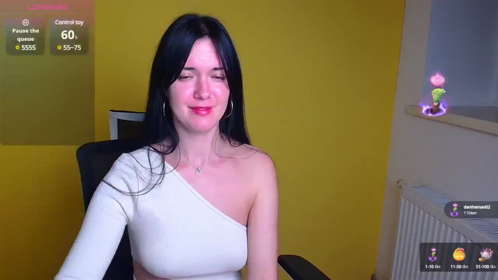 Gallery image thumbnail from Black_Red's myfreecams stream on, 12/03/2024, 01:30 image 9 of 20