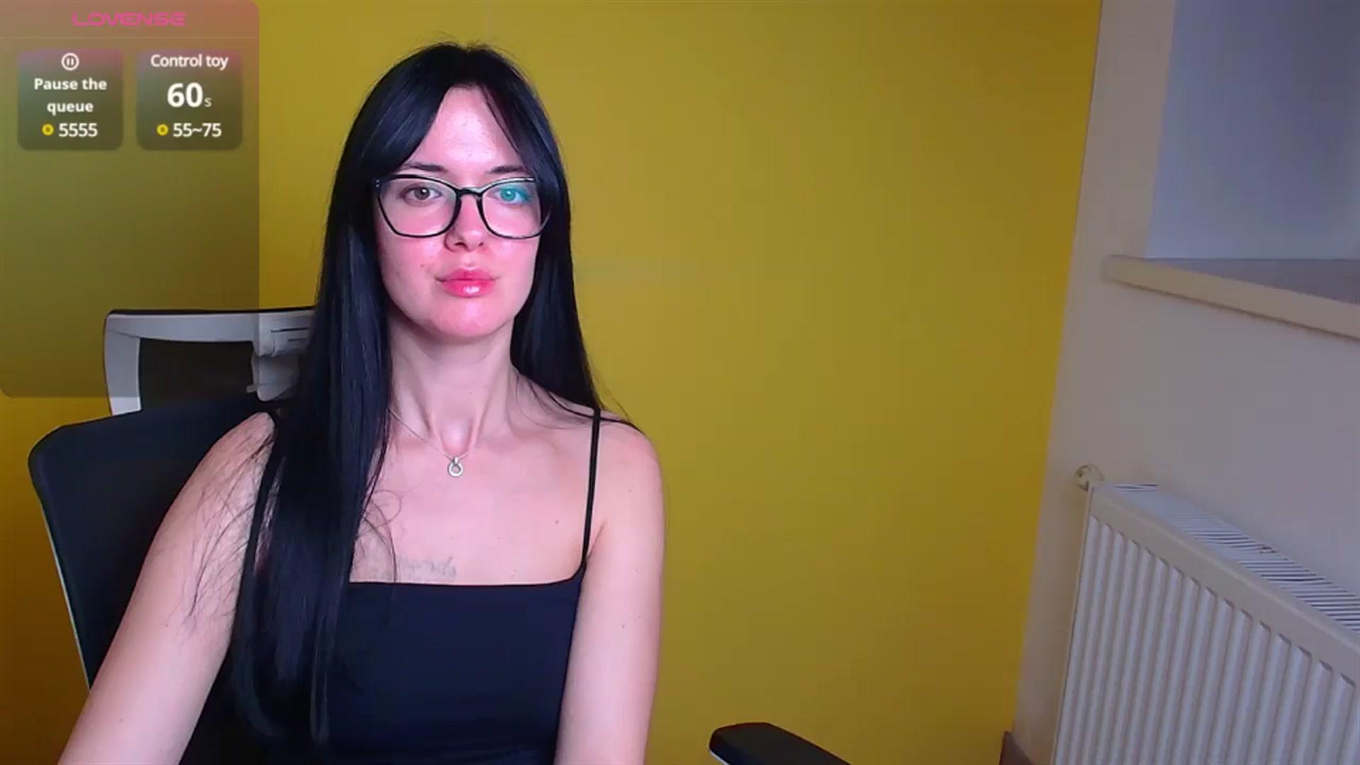 Gallery image thumbnail from Black_Red's myfreecams stream on, 12/06/2024, 14:50 image 17 of 20