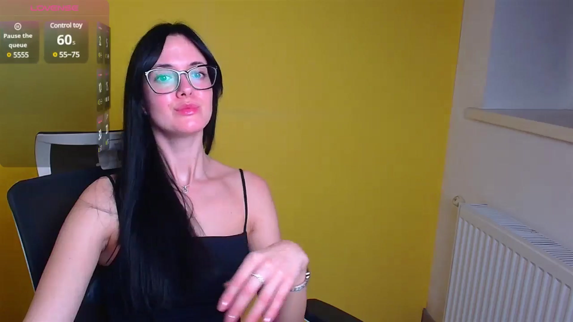 Gallery image thumbnail from Black_Red's myfreecams stream on, 12/06/2024, 14:50 image 19 of 20