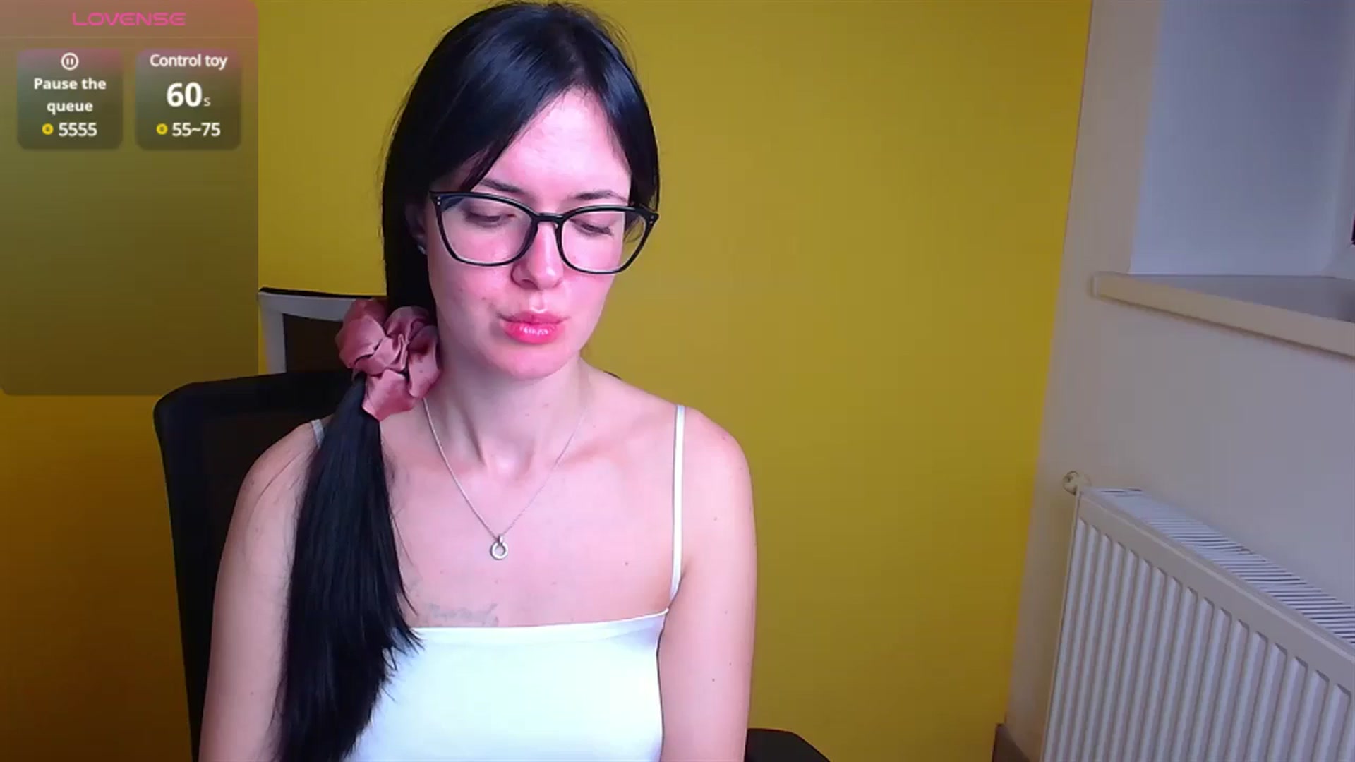 Gallery image thumbnail from Black_Red's myfreecams stream on, 12/07/2024, 09:43 image 14 of 20