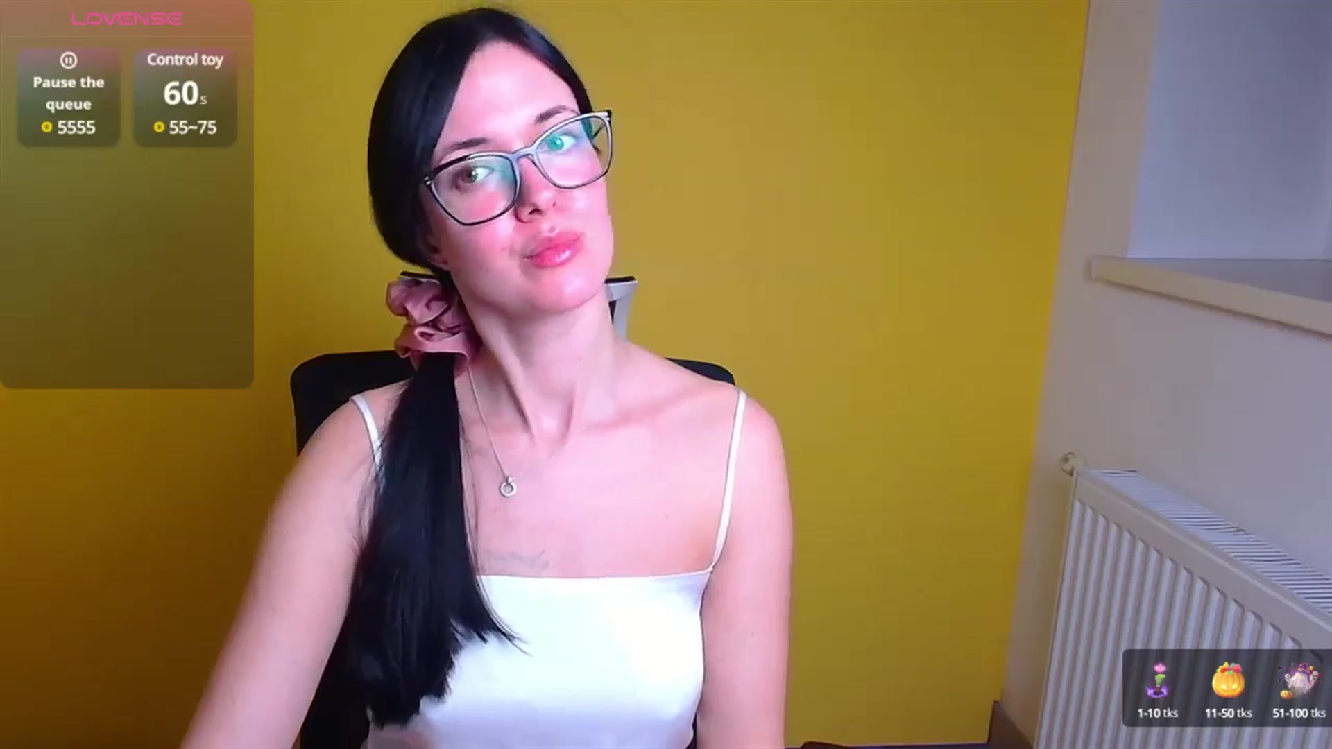 Gallery image thumbnail from Black_Red's myfreecams stream on, 12/07/2024, 10:30 image 8 of 20