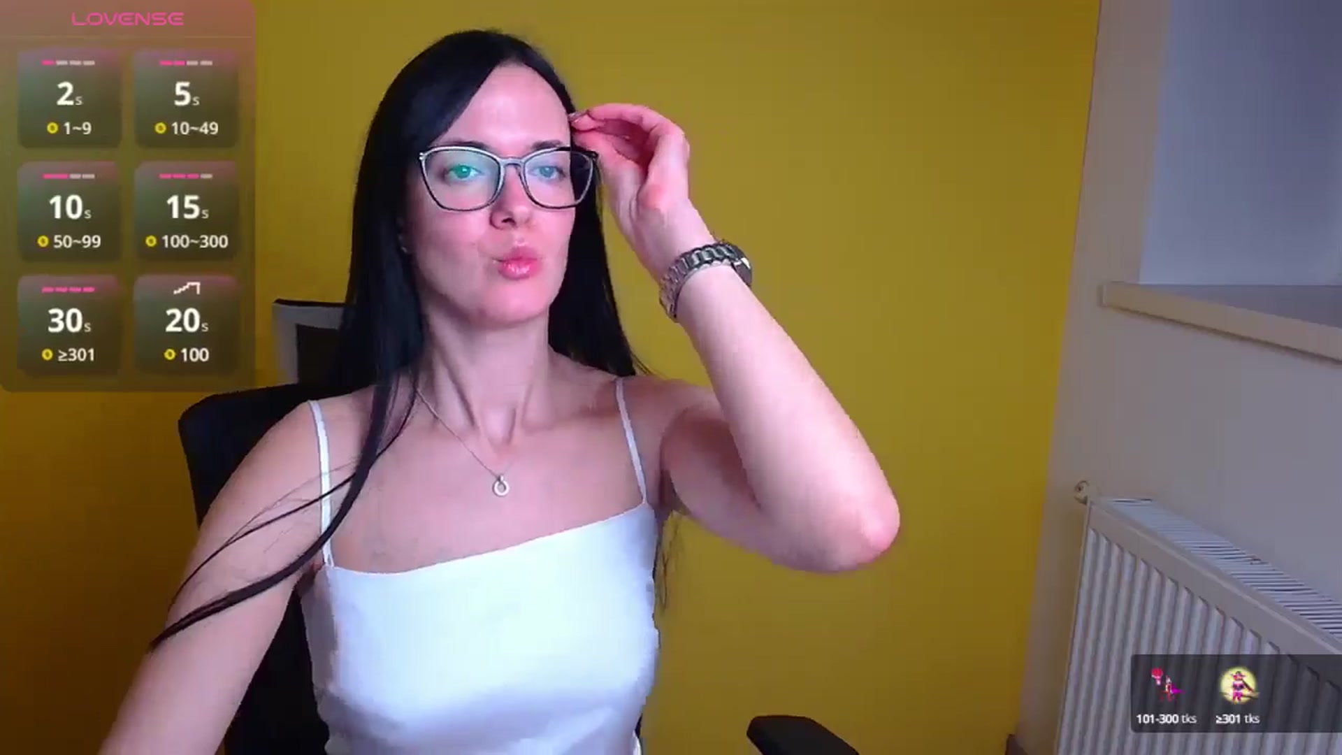 Gallery image thumbnail from Black_Red's myfreecams stream on, 12/07/2024, 12:43 image 3 of 20