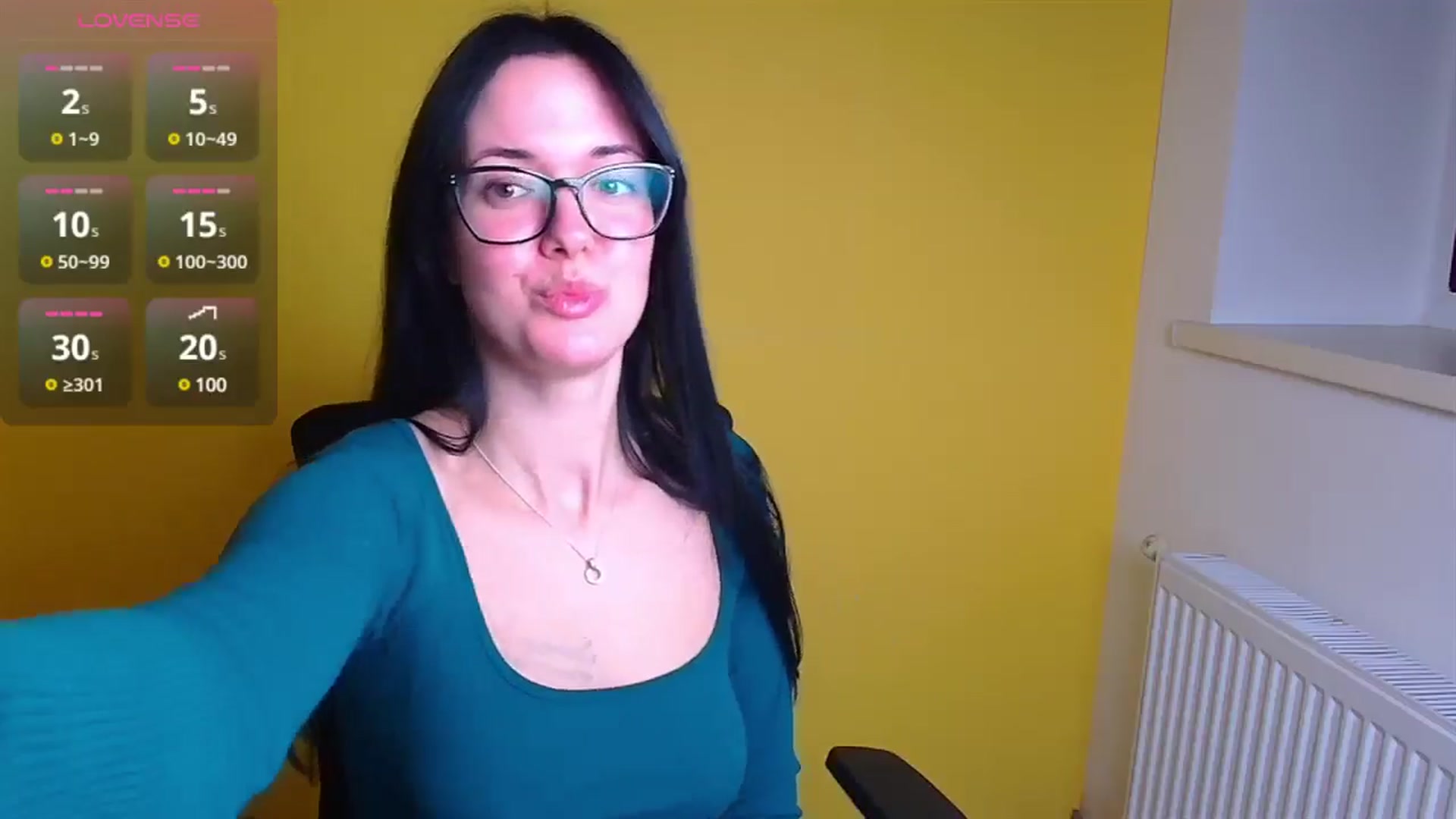 Gallery image thumbnail from Black_Red's myfreecams stream on, 12/08/2024, 09:23 image 3 of 20