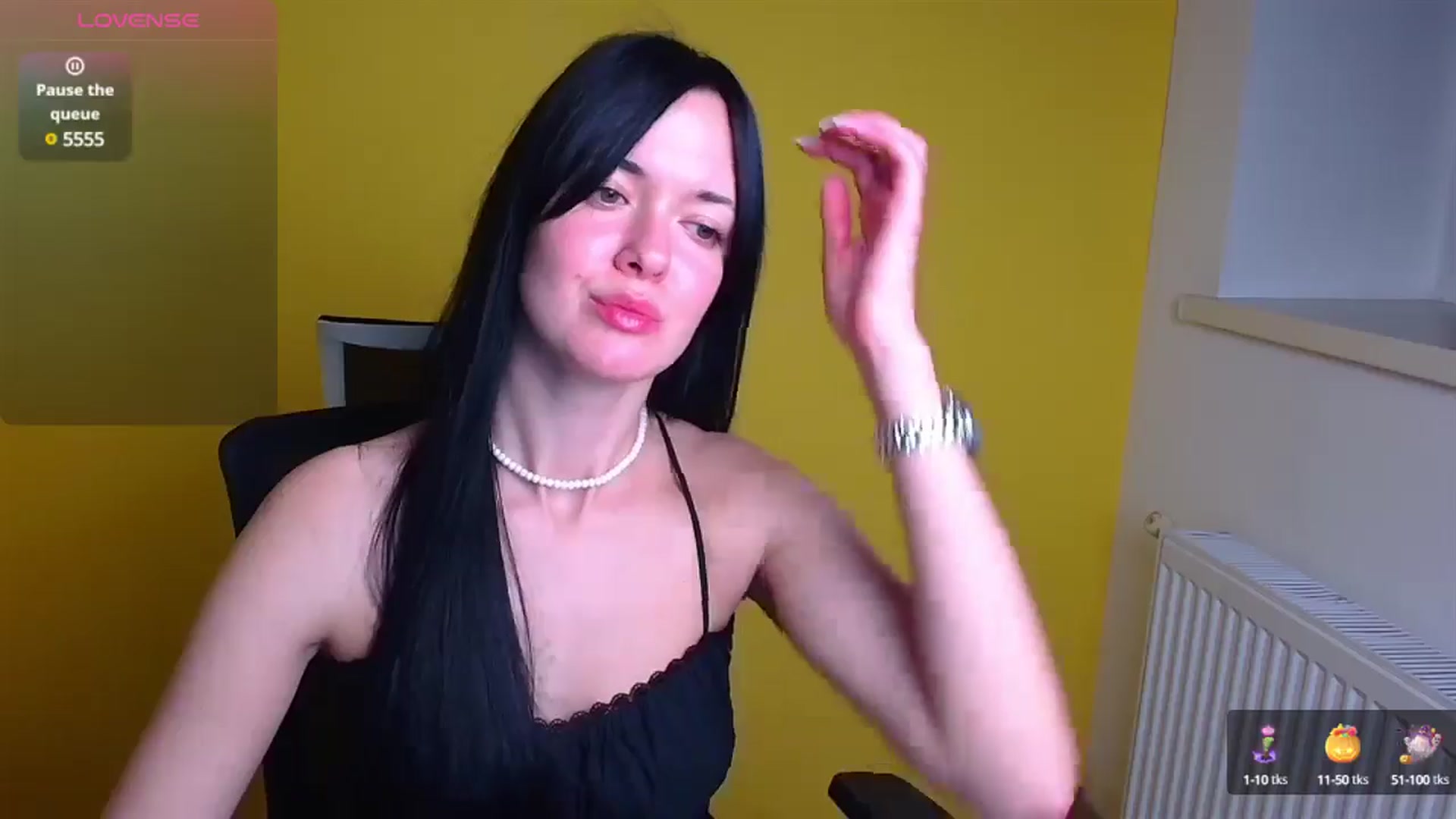 Gallery image thumbnail from Black_Red's myfreecams stream on, 12/11/2024, 21:31 image 10 of 20