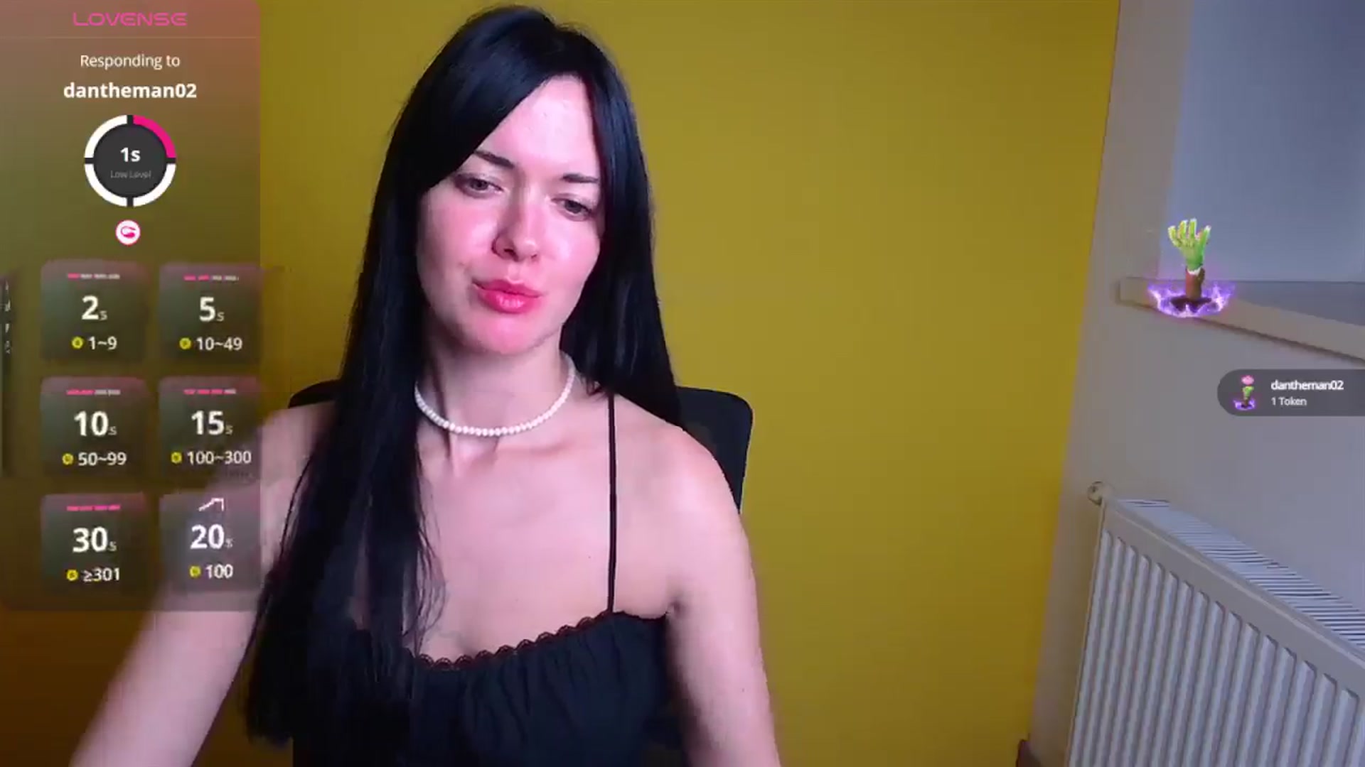 Gallery image thumbnail from Black_Red's myfreecams stream on, 12/11/2024, 21:31 image 17 of 20
